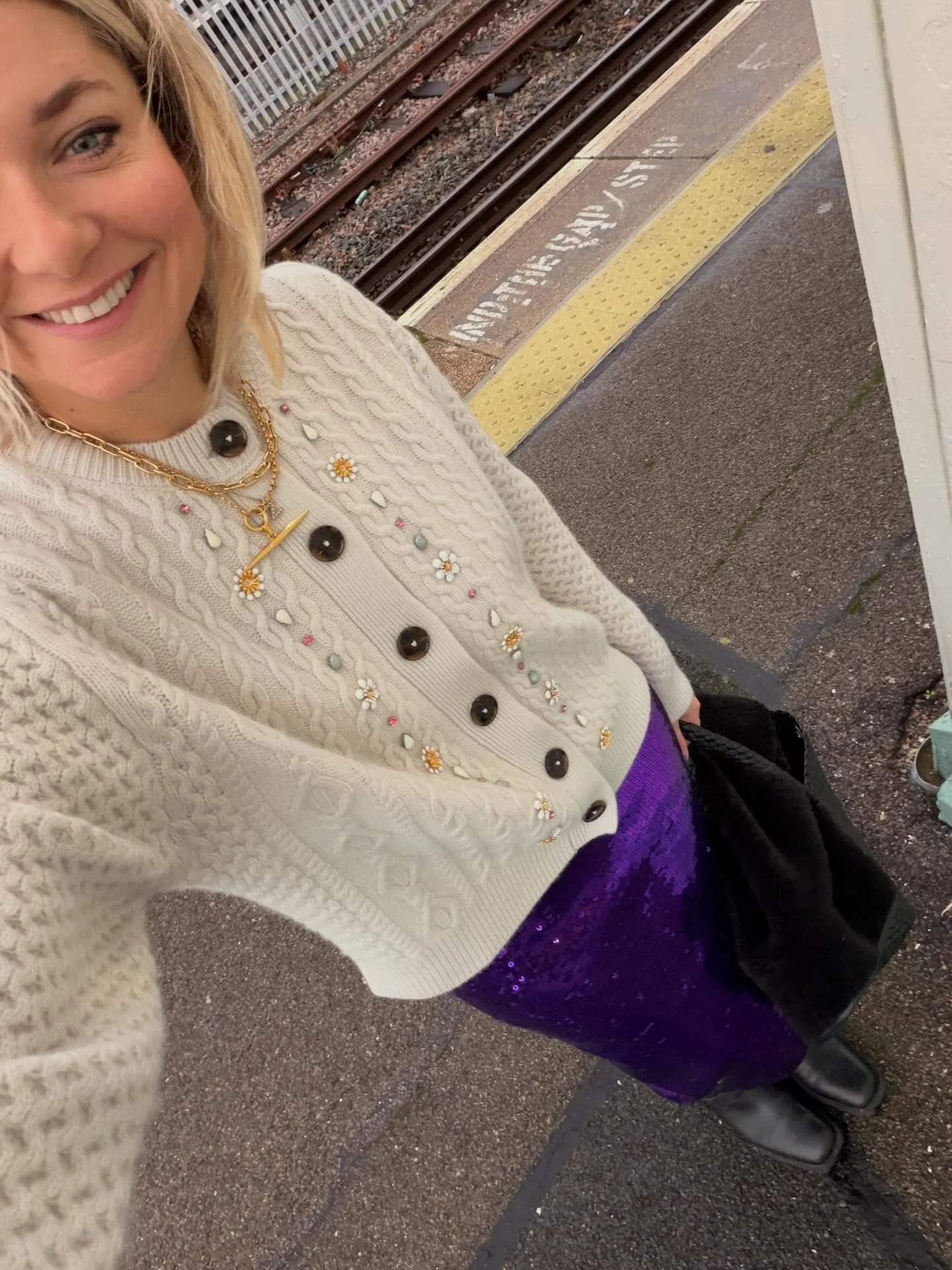 OUTFITS, ANTICS &amp; MIRROR SELFIES. 🎶🎀✨💋

Clothes tagged / Questions welcome / Pr &amp; old included. 

#dresslikeamum