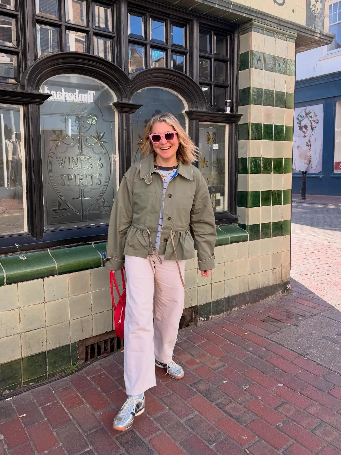 It&rsquo;s people drinking pints 🍻 outside pubs season! 🙌

Jacket &amp; Bag @damsonmadder 
Jeans @marksandspencer 
T-shirt @ivy_thebrand 
Trainers @adidasuk @officeshoes 
Sunglasses @zoedepass_eyewear ad

#dresslikeamum