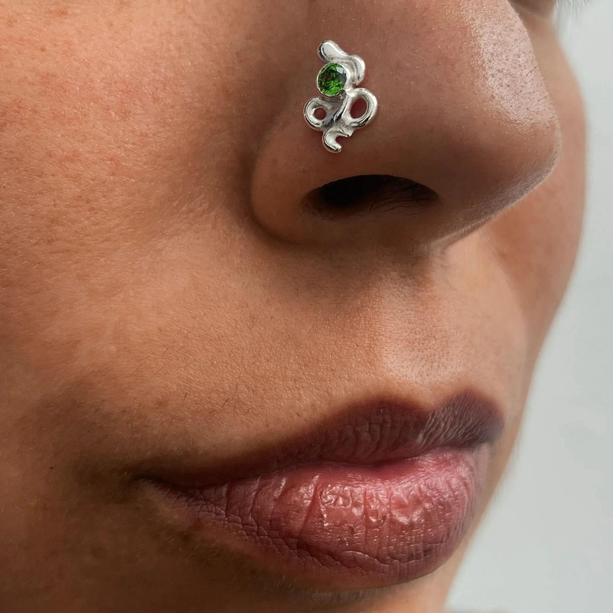 SNAKE NOSE STUD