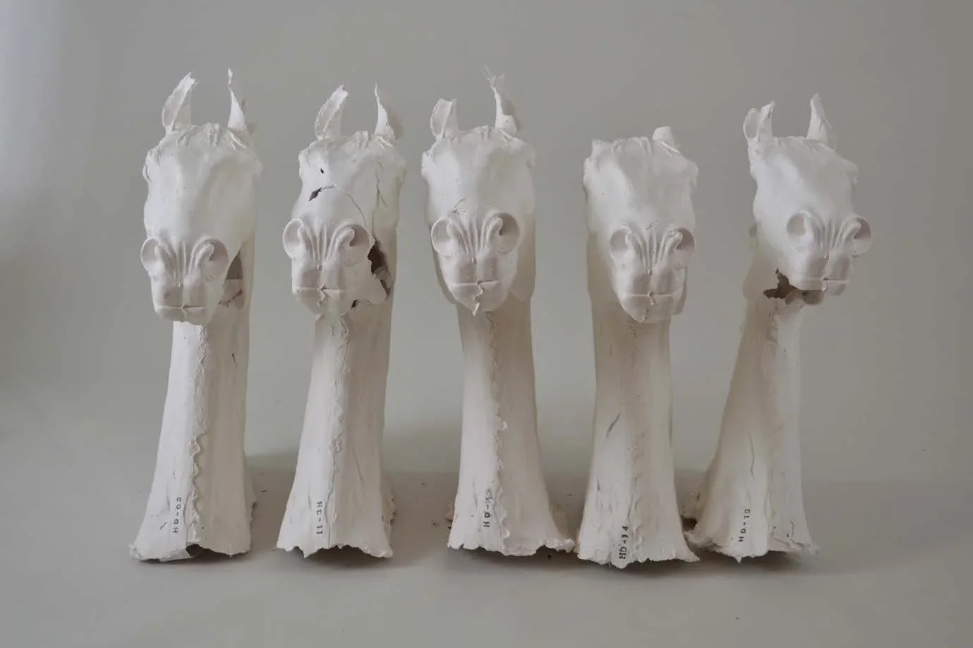 VIBEKE TANDBERG Hestebarrikade (2023)