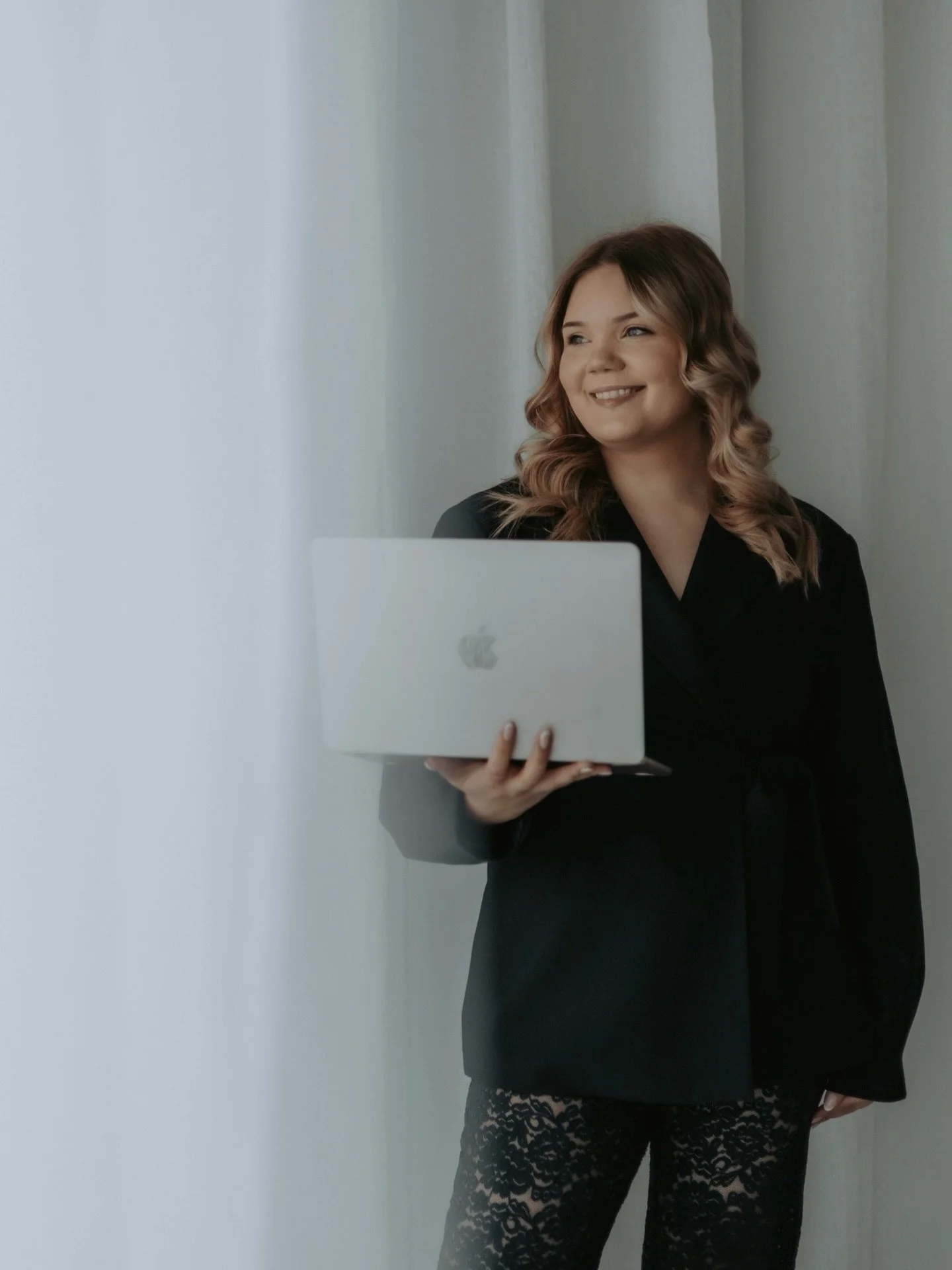 Kiitos ihan valtavasti kaikesta ihanasta palautteesta, kommenteista ja keskusteluista mun uusiin nettisivuihin liittyen🥹🤍

Ite sivuja viikko kausia hinkanneena olin lopuksi ihan py&ouml;r&auml;ll&auml; p&auml;&auml;st&auml;ni ja ep&auml;varma siit&