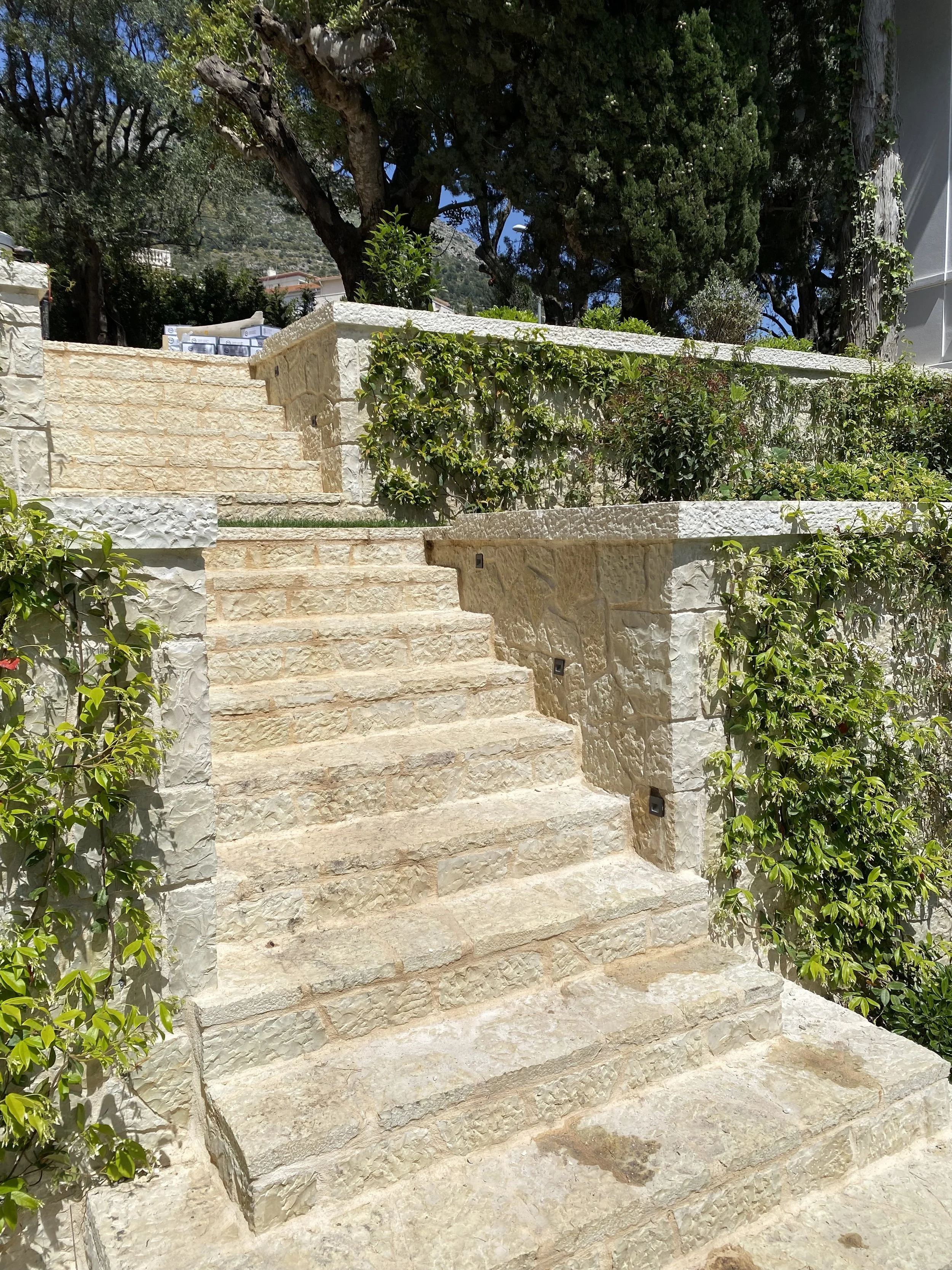 LED installation villa Èze.jpeg