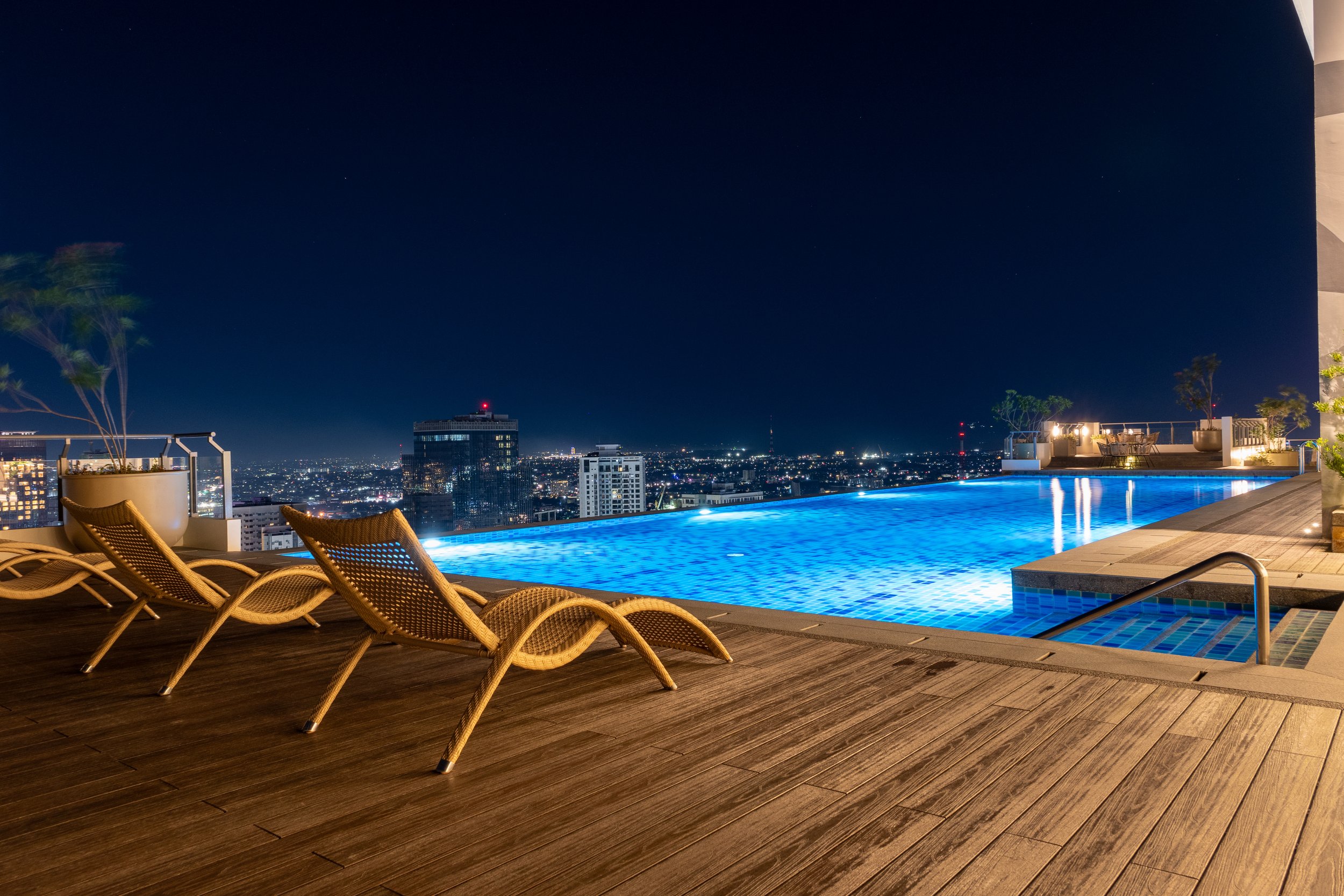 Sky Deck Pool7.jpg