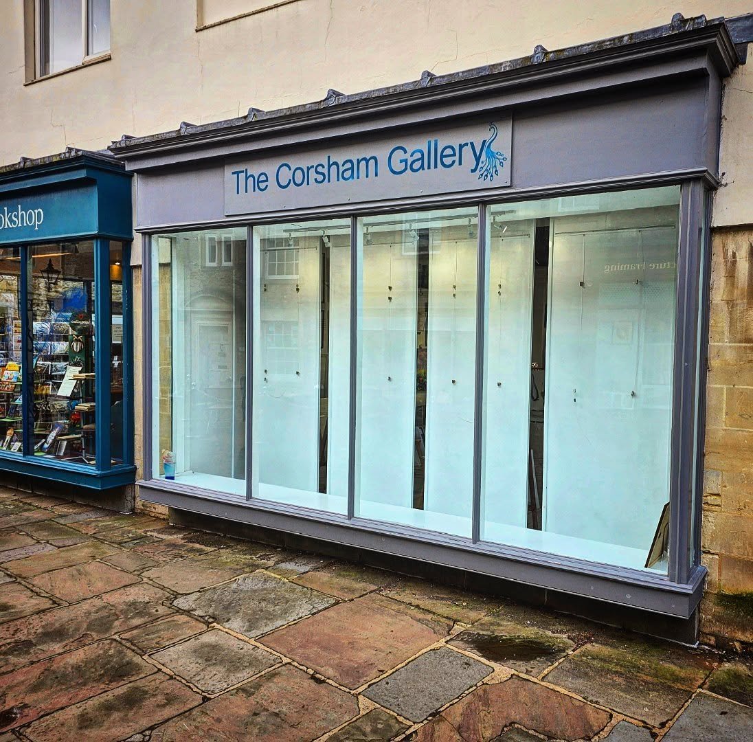 That's a wrap folks - all packed up, ready to be collected by buyers or taken back to my studio 😭 🖼

Big thanks to all you lovely people who visited &amp; supported the exhibit, plus everyone at @thecorshamgallery - been a pleasure! 🥂
&bull;
I wil