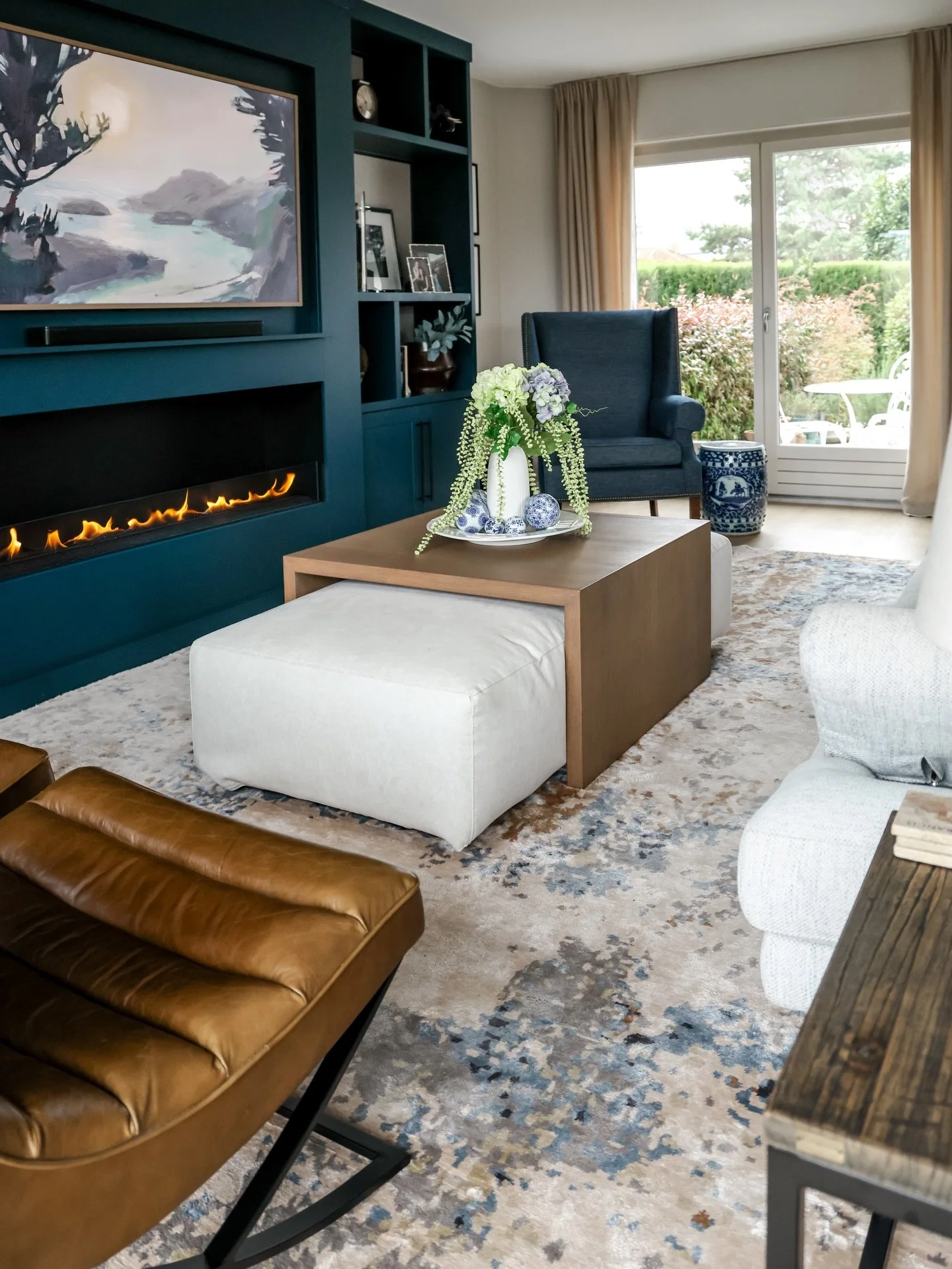 Your home is your bedrock. Make it somewhere you love to be and a place you feel excited to return to. Can you see the existing pieces we kept in the new design? 🏡 🥰 #happyhomes 
&lsquo;After&rsquo; and &lsquo;Before&rsquo; - thank you @amberrobert