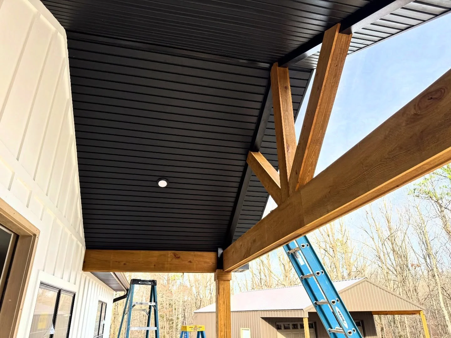 🏡Forest Estate Update &mdash; things are coming together!

Posts &amp; gables are complete✔️
Now for the finishing touches to make this home fit the final vision✨