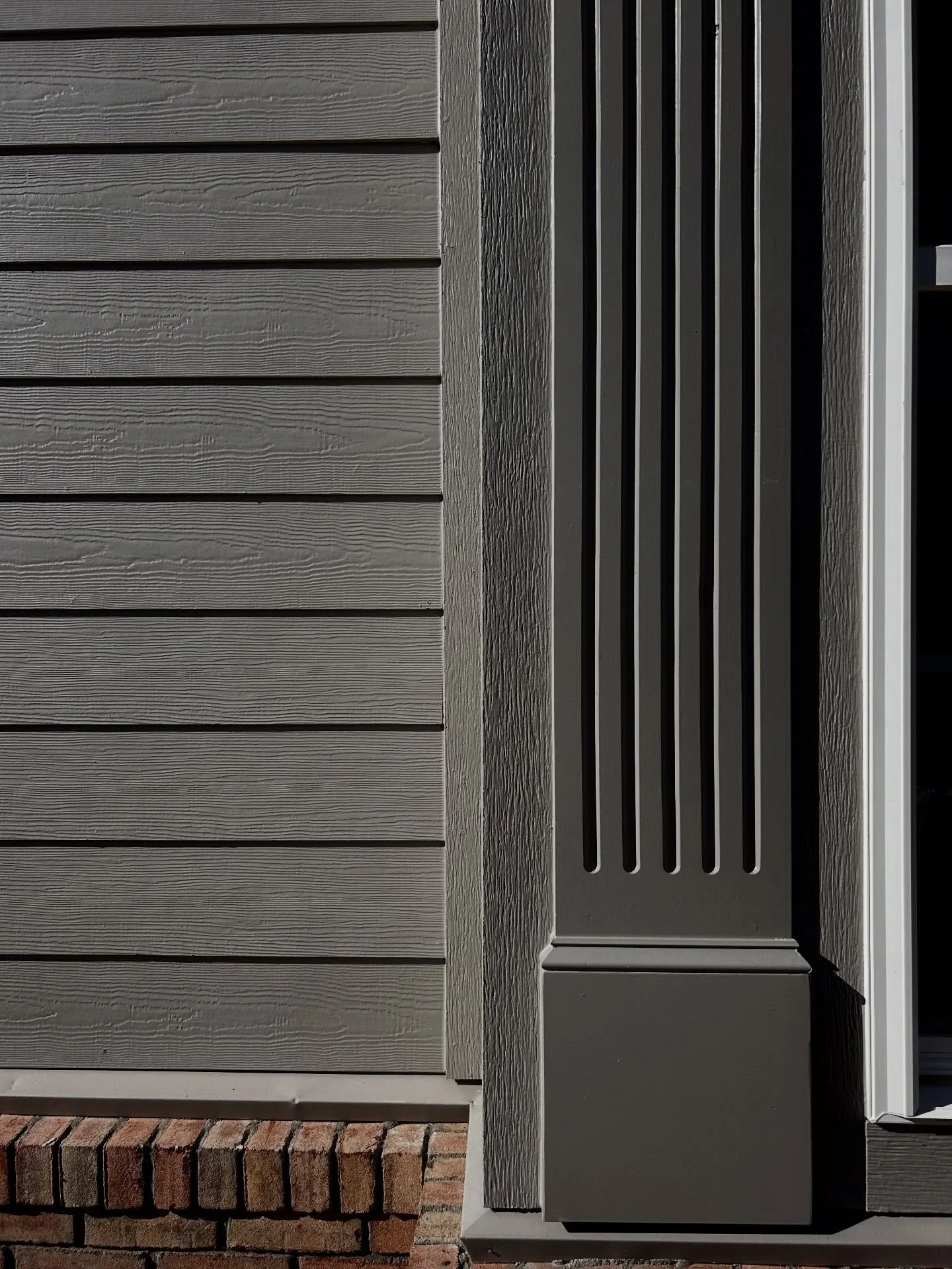 Let us tell you a story about this trim✨

Additions are all about creating a seamless transition from the existing space to the new space. This home already had a beautiful, fluted trim detail around the front door. We worked together with the home o