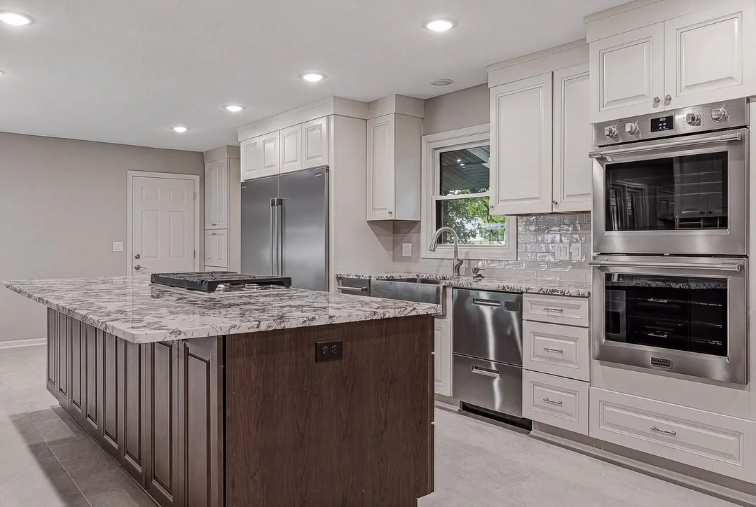 The weather is cooling off and it&rsquo;s time to start preparing for the holidays! The kitchen has been gutted, renovated, and is now ready to go for all the festive gatherings✨

#kitchenrenovation #holidayhosting #designbuild #homerenovationarkansa