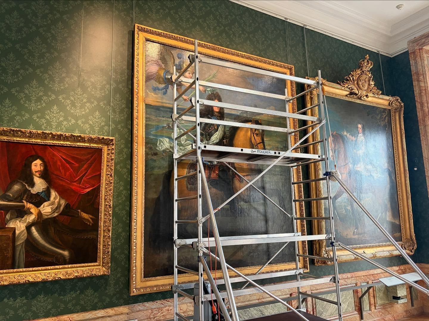 On ne se lasse pas de certains lundis 🏰 m&ecirc;me si la distance depuis la maison nous fait parfois pester sur le trajet&hellip; finalement on arrive et la magie op&egrave;re (encore, m&ecirc;me apr&egrave;s 10 ans &agrave; y travailler !)

✨Perfor