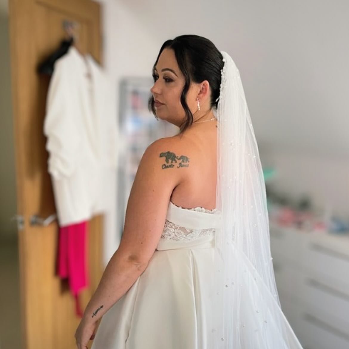 Trial vs. wedding morning &mdash; here&rsquo;s how we softened Jade&rsquo;s look 👇
&bull;
At her trial, Jade went for a textured bun. On the wedding morning, we refined the style &mdash; adding soft, polished curls to frame her face and loosening th