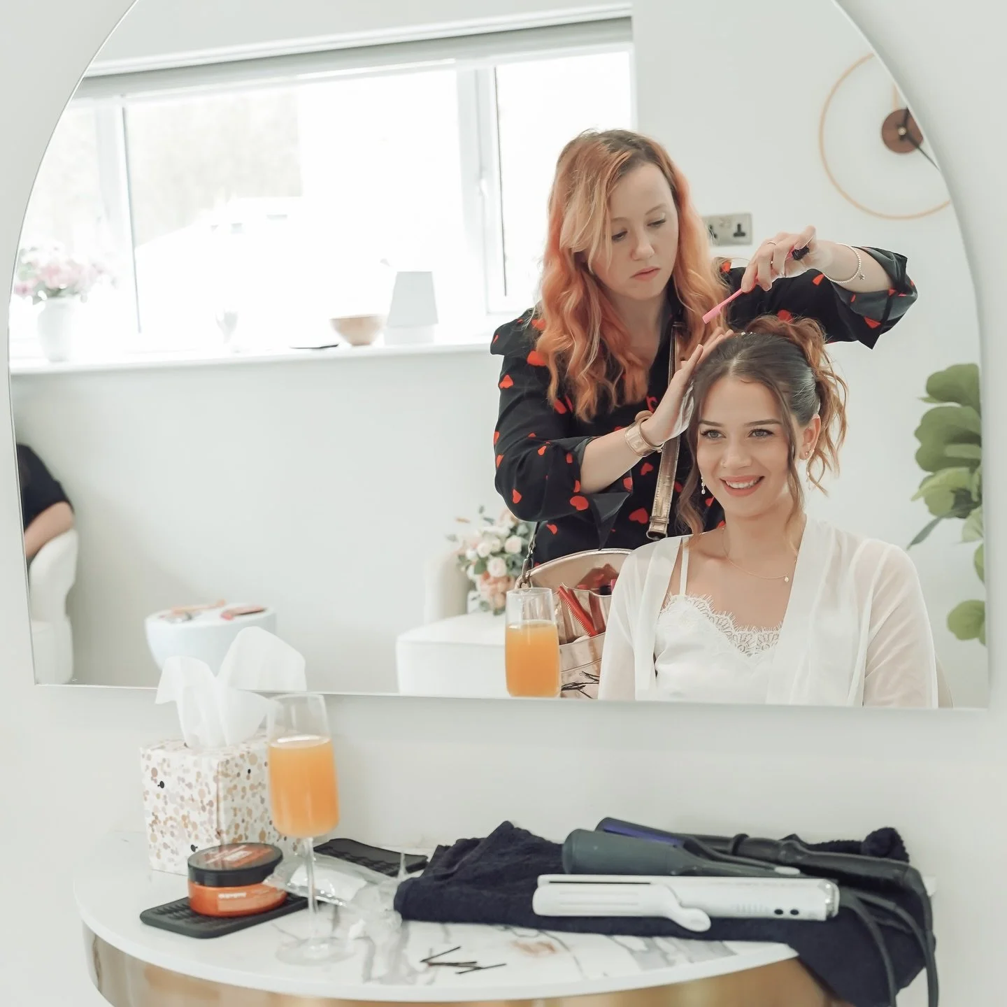 Bridal Try - Me Glam Blowdry 💍✨

Newly engaged? Here is a special offer I have created just for Brides to be . 

Not sure what bridal stylist to choose and want  to try before you commit, then this Bridal Glam Blowdry  is for you! 

What&rsquo;s inc