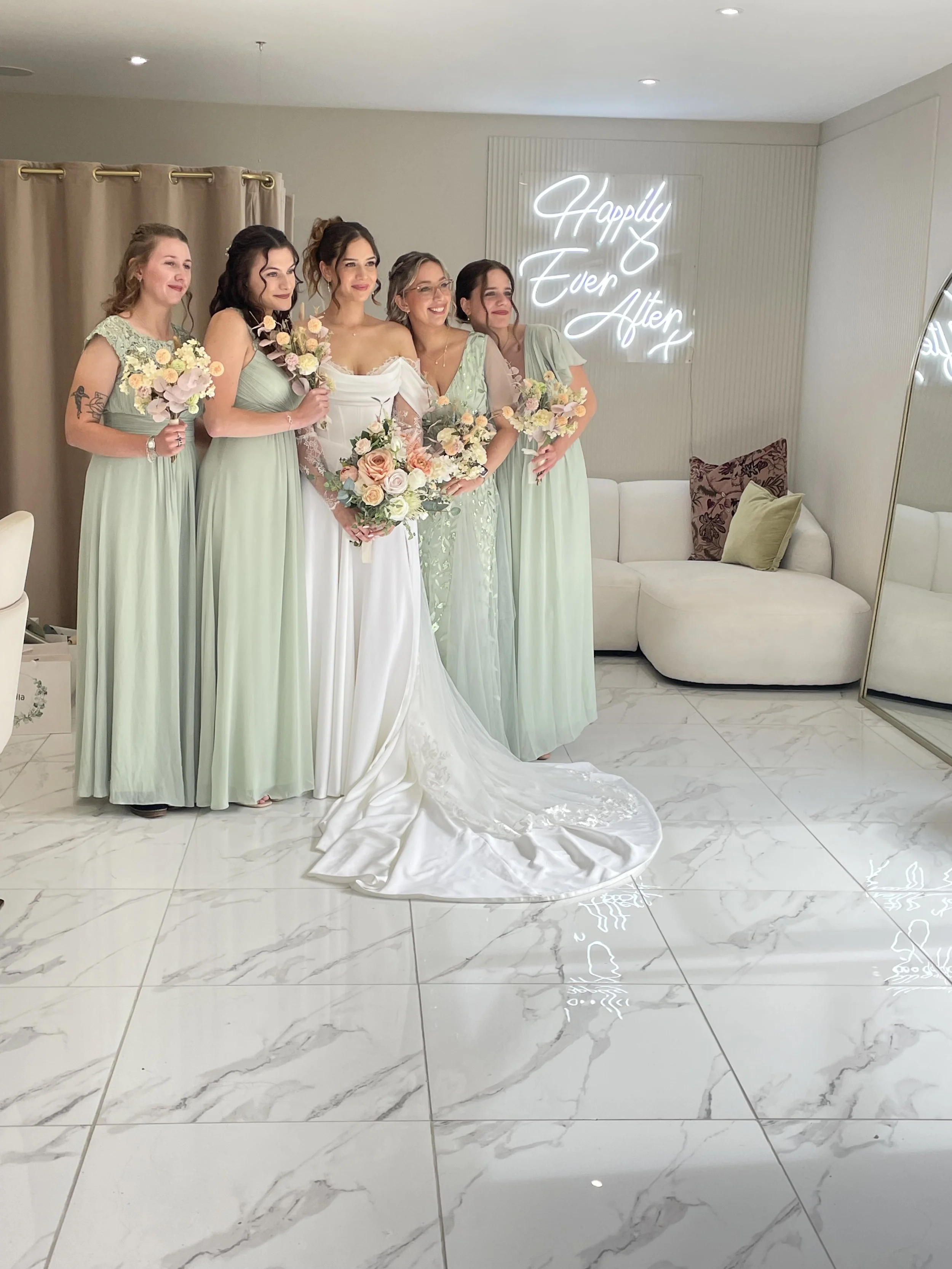 Ilva and Bridemaids in The Glam Room . Photographer:  Wild Ivy Photography