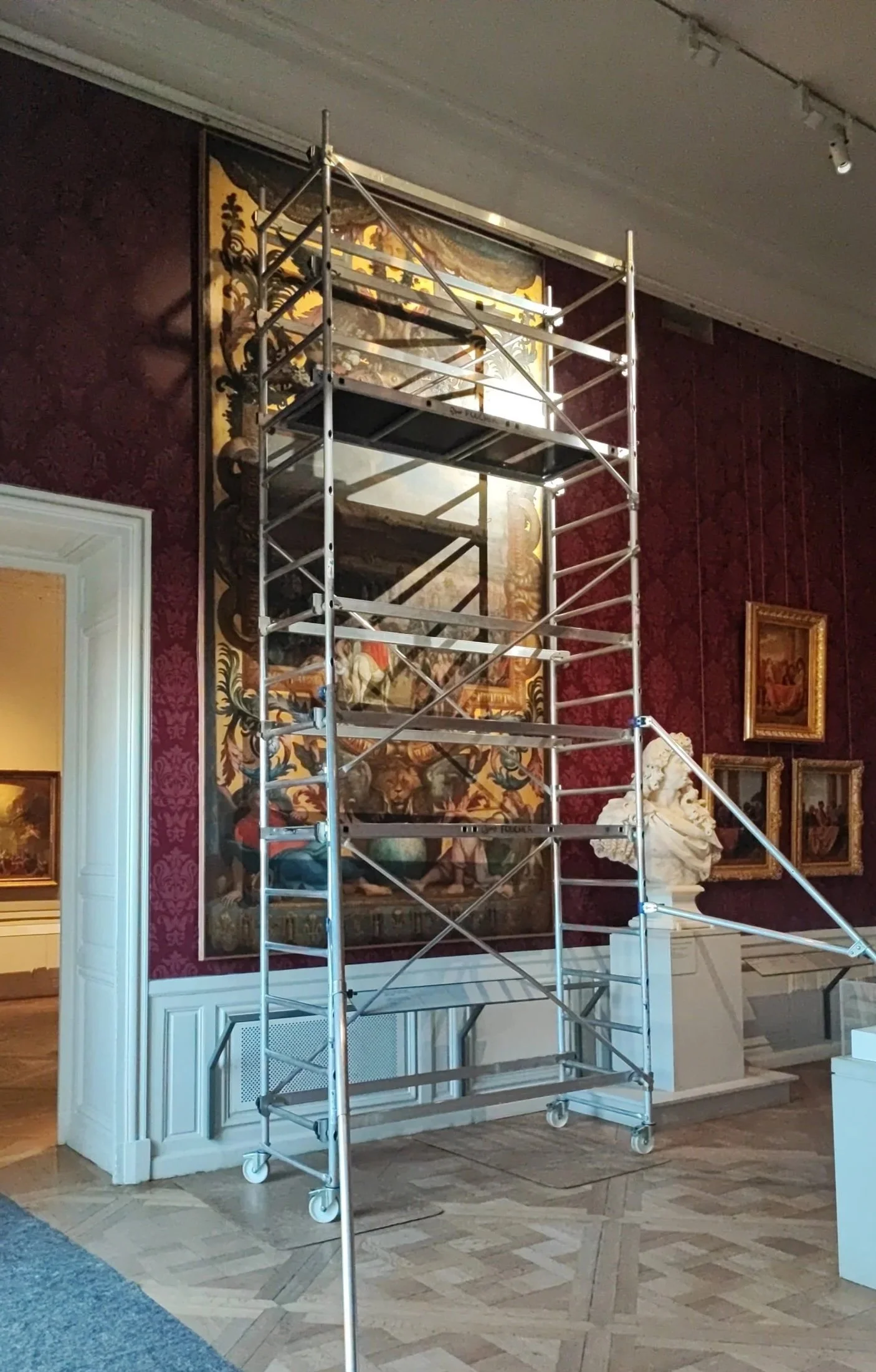 Chantier d’entretien des collections – Château de Versailles