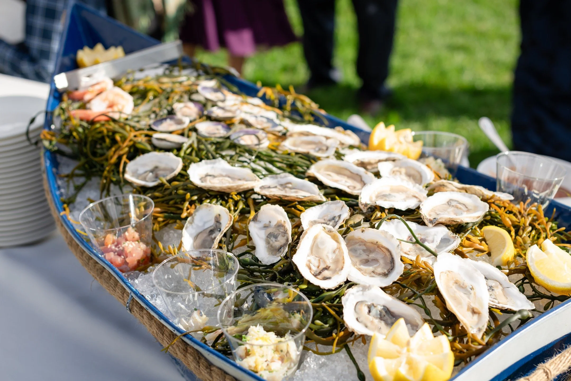 Small bites, big flavor!
Because cocktail hour is so much more than just the drinks

Photo: 
@nadraphotography @_lina.magdalena 
@dragonflyshots 
Venue &amp; Catering: 
@innbythesea.maine