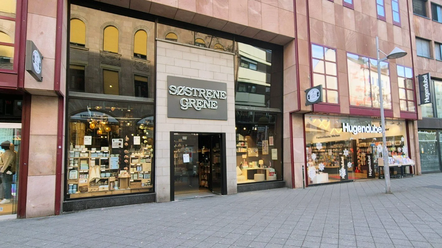 BREITE GASSE
Auch in der Breiten Gasse bewegt sich was.

Wieder hat sich f&uuml;r eine Fl&auml;che ein passender Interessent gefunden, der den Leerstand beendet und Lust hat, in der Innenstadt etwas aufzubauen.

Und genau das ist gerade spannend zu b