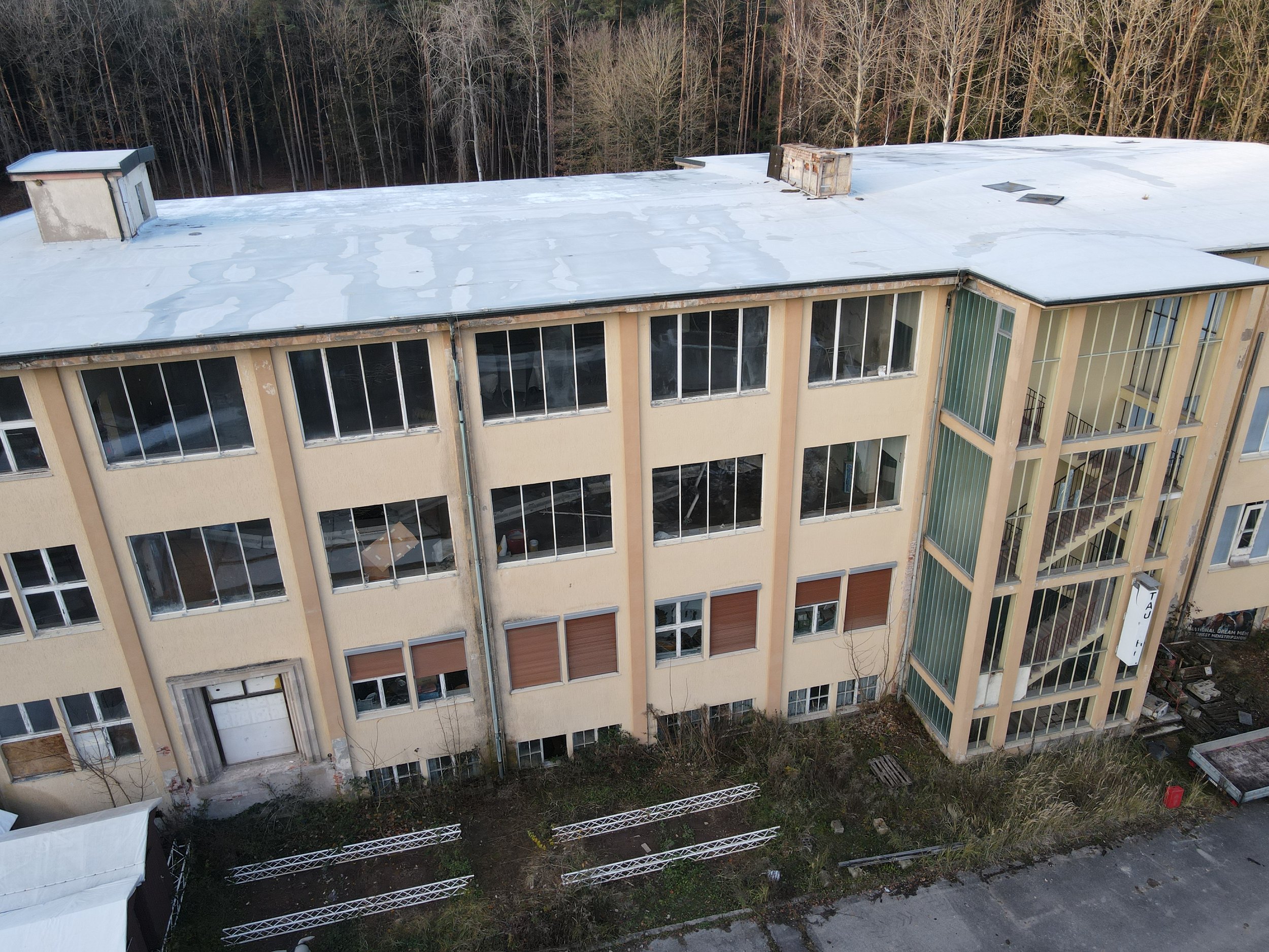 Fabrikgebäude, steht aktuell zum Verkauf