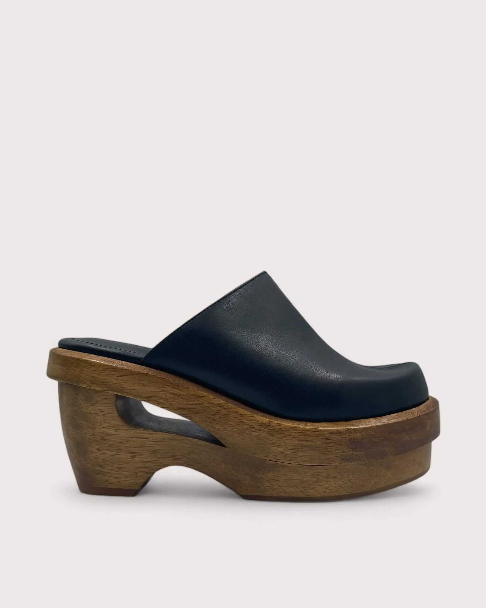 535A BOND FOOTWEAR CARTER LEATHER CLOG BLACK SIDE.jpeg