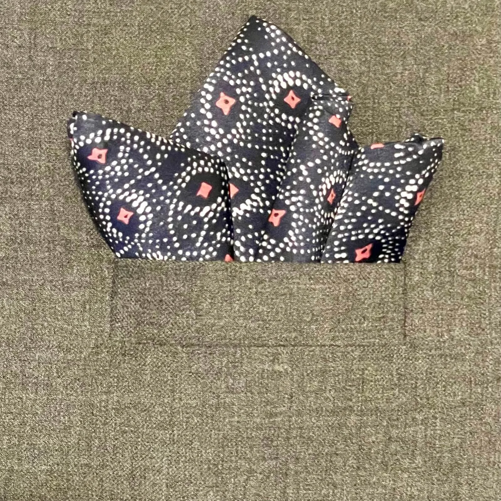 Bien Abye_Pocket Sq_Navy Dit Dot.jpg