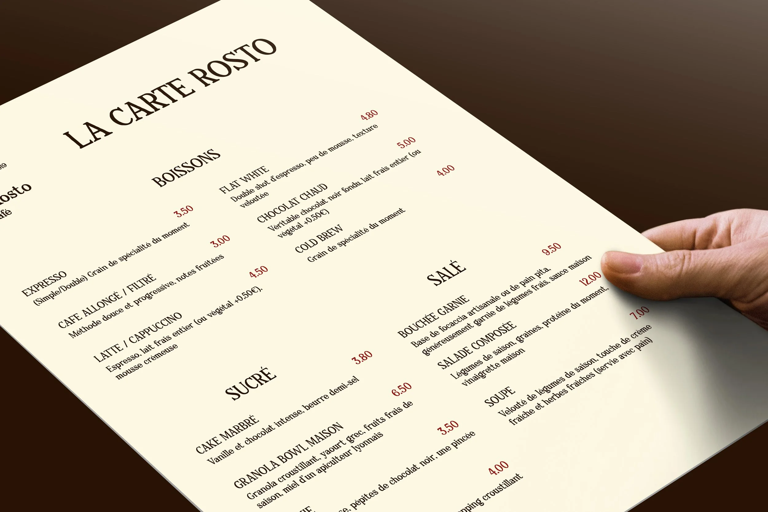 Menu Porco Rosto tenu dans une main