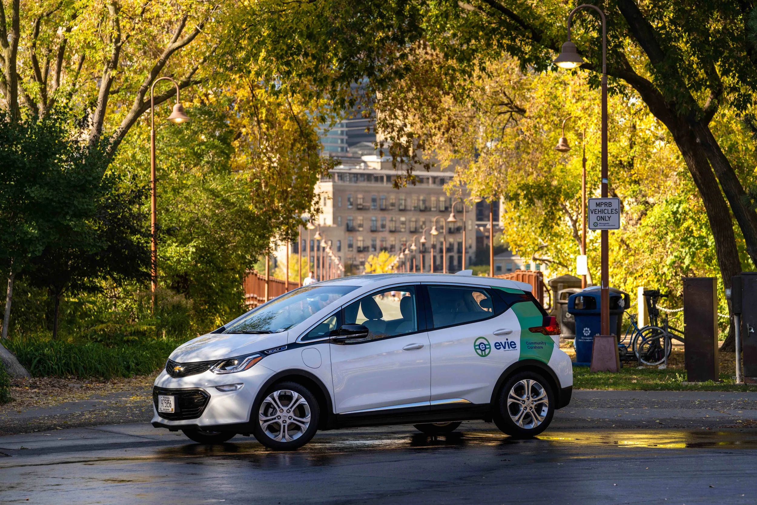 Xcel Energy Expands Support for HOURCAR and Evie Carshare With $350,000 Investment