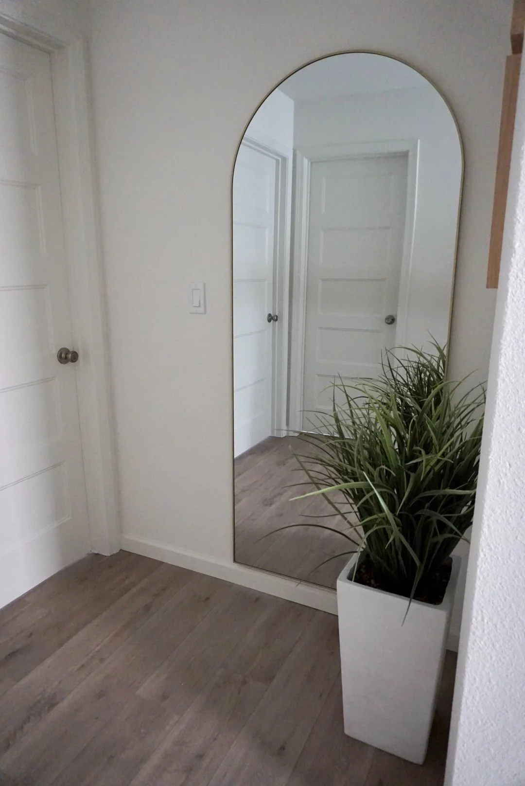 Upstairs Hallway - Photo 4 (The Serene Space).jpg