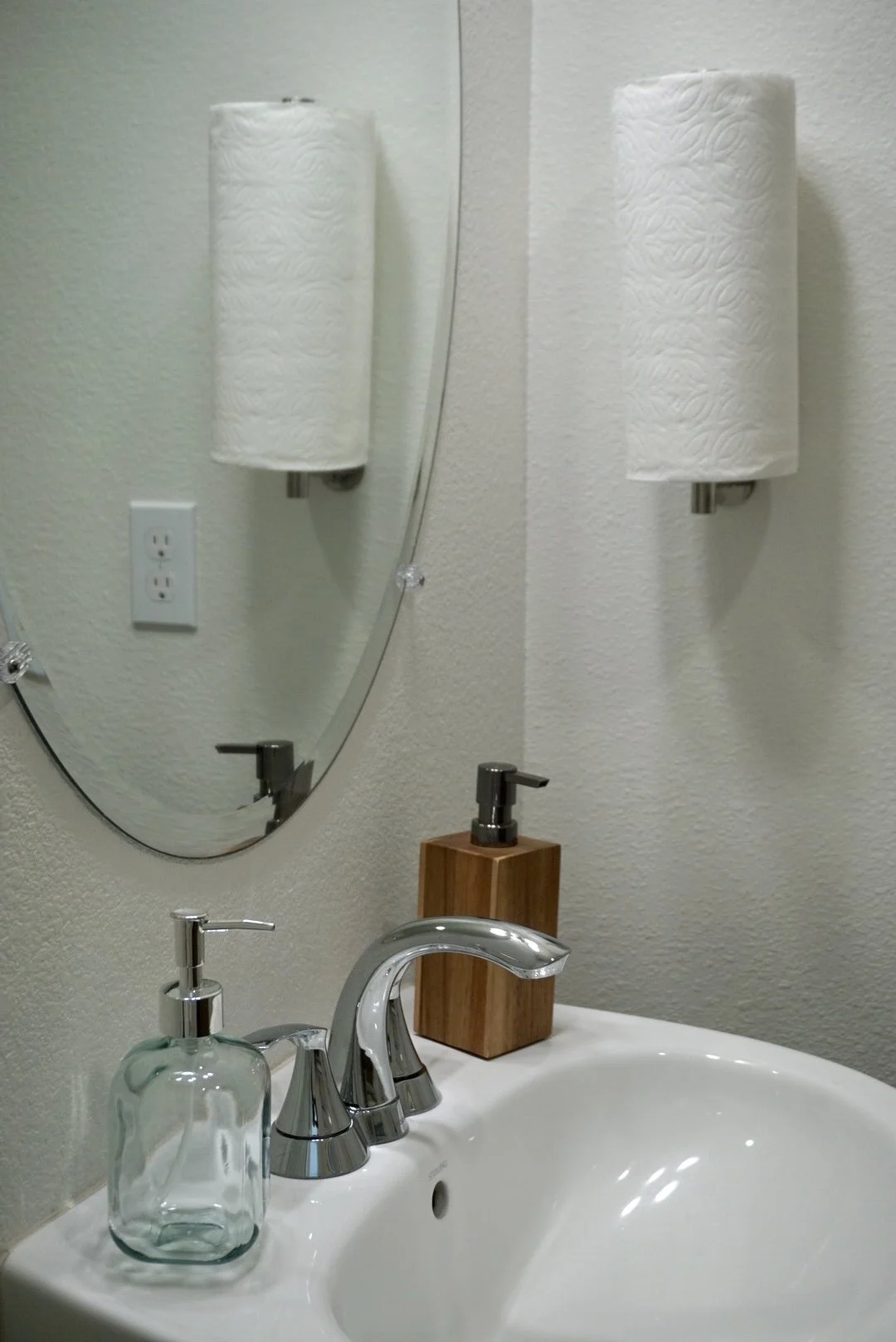 Powder Bathroom - Photo 6 (The Serene Space).JPG