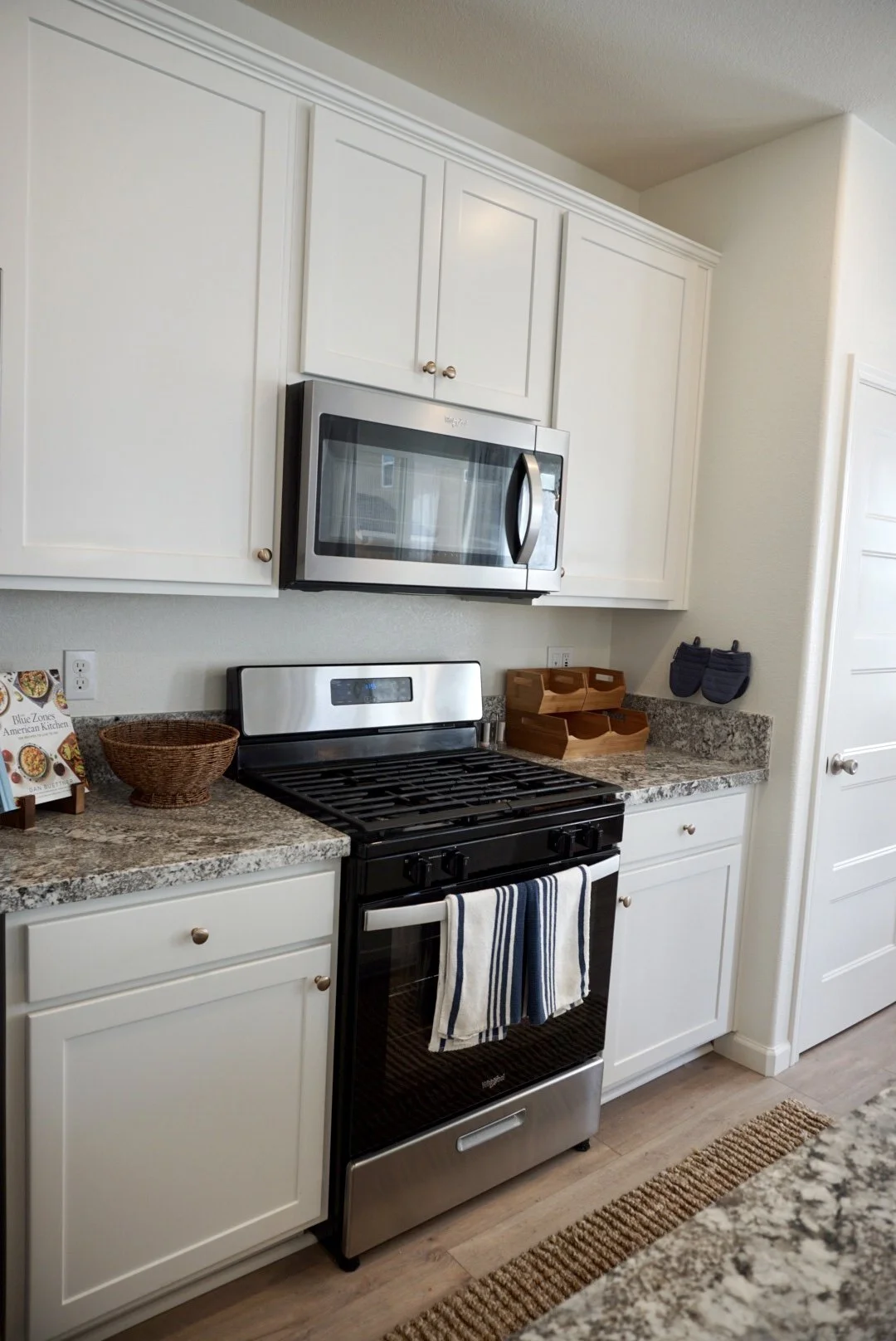 Kitchen - Photo 12 (The Serene Space).JPG