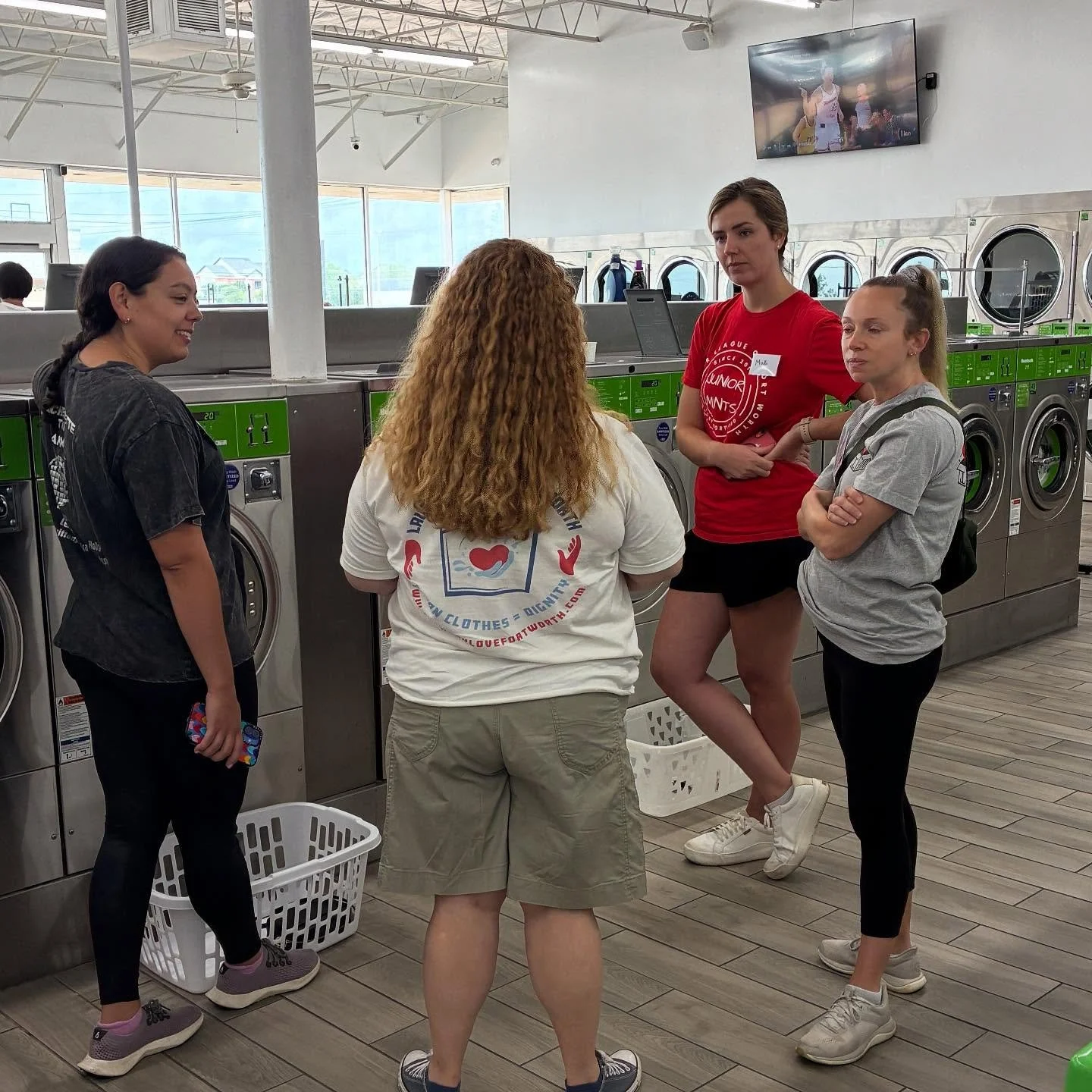 Training this year&rsquo;s @jrleagueftworth volunteers to support our Laundry Days. #cleanclothesmatter