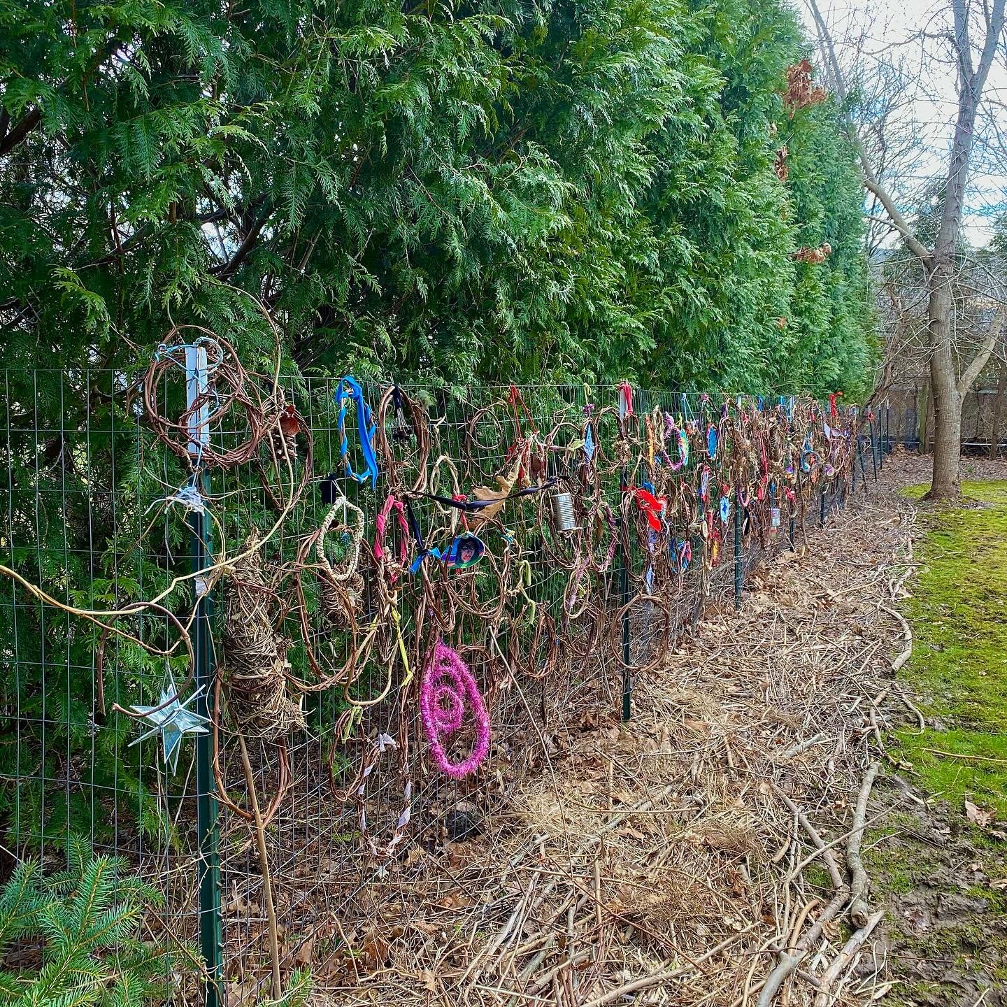 fencewreaths.jpg