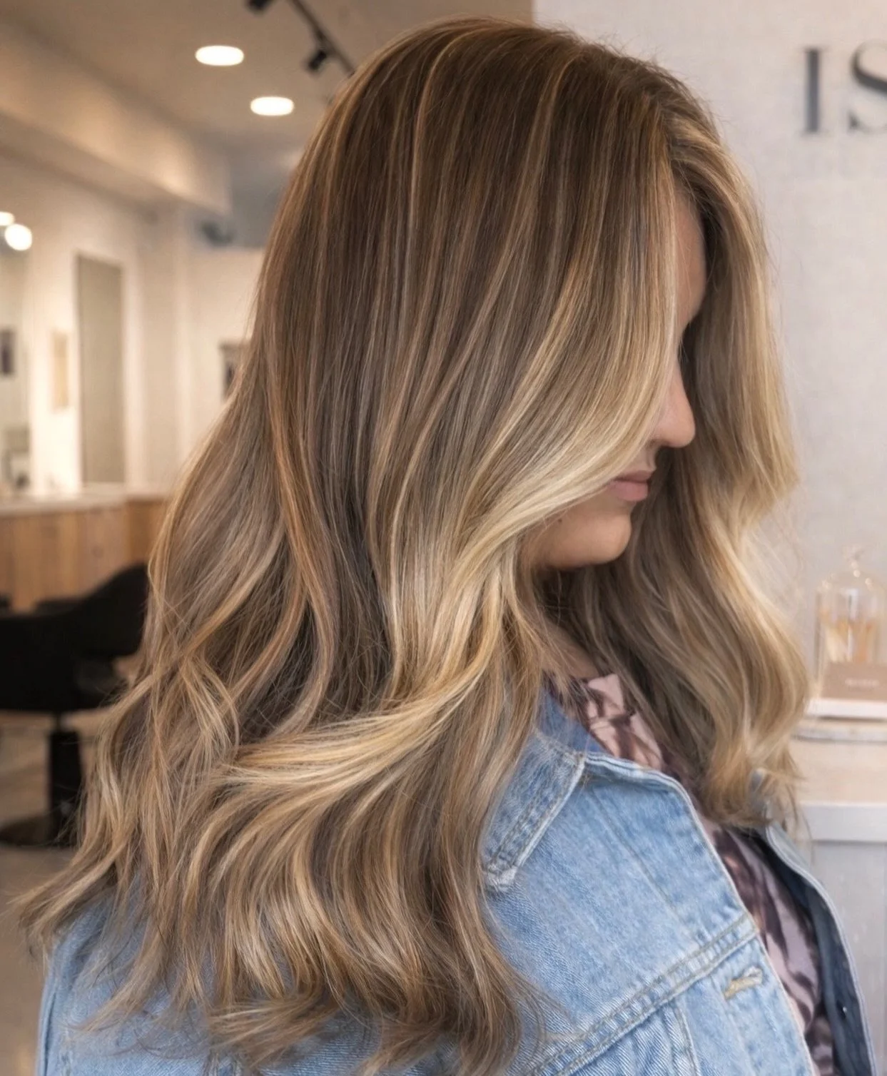 Good blonde just hits different. A little depth, a little brightness, and a blend that keeps the whole look feeling effortless.⁠
⁠
Color by @alyssafalconehair