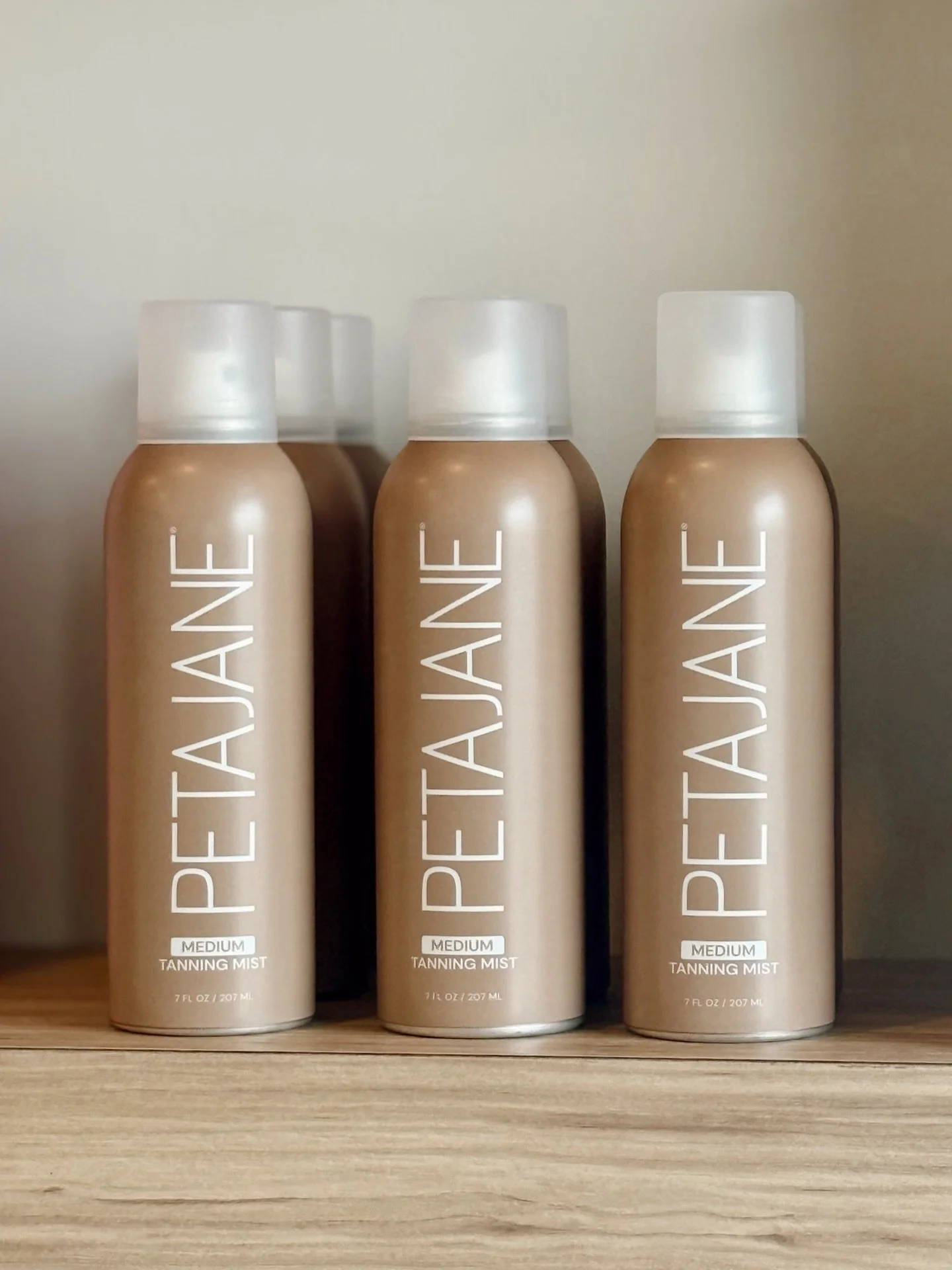 glow on your terms 💁🏼&zwj;♀️⁠
⁠
@petajanebeauty medium tanning mist available in salon.