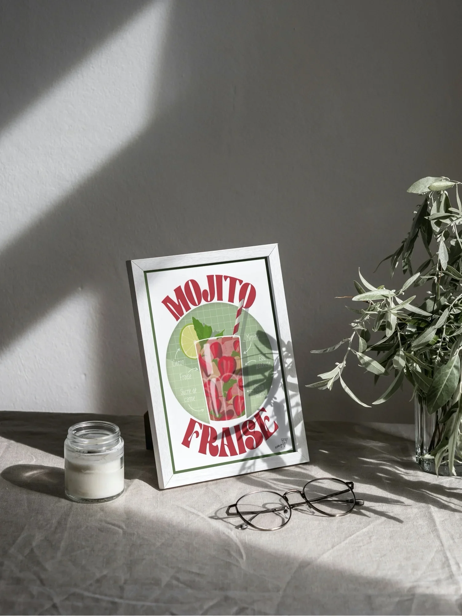 Affiche cocktail Mojito Fraise, mise en situation dans un intérieur lumineux, style graphique SDesiGn