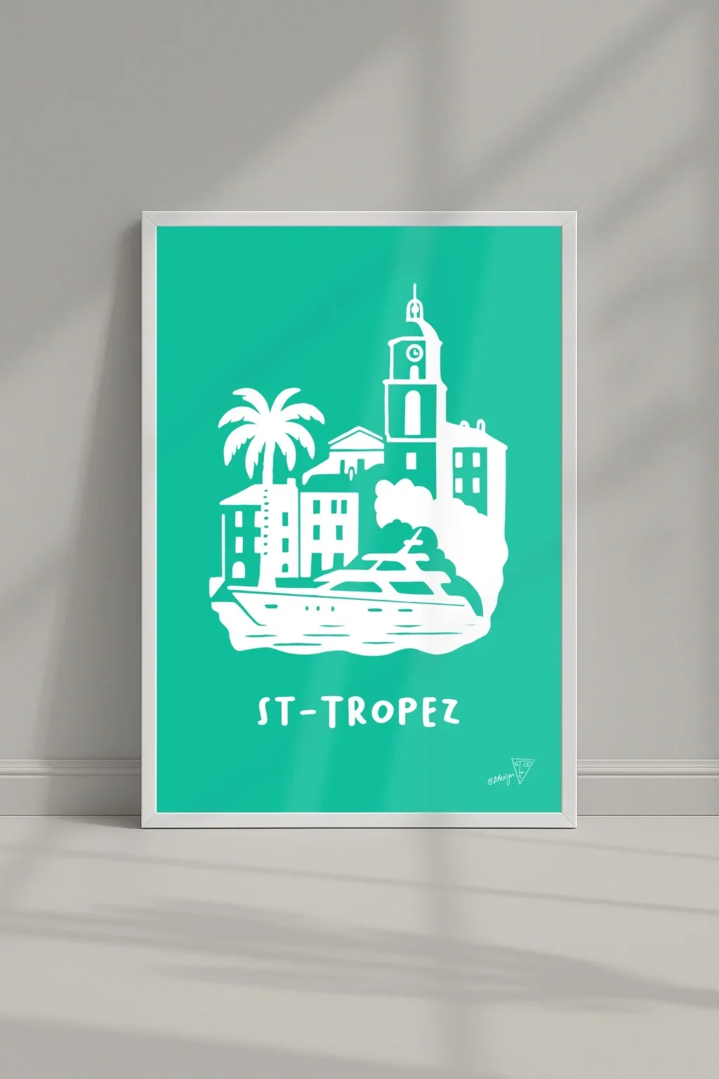 Affiche ville Saint-Tropez dans un cadre, illustration graphique turquoise et blanche de la Côte d'Azur