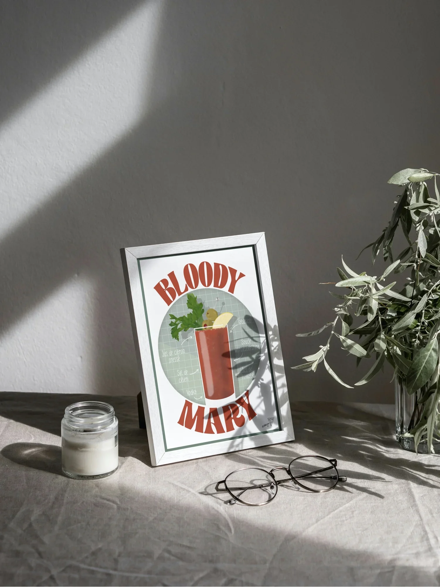 Affiche cocktail Bloody Mary, mise en situation dans un intérieur lumineux, style graphique SDesiGn