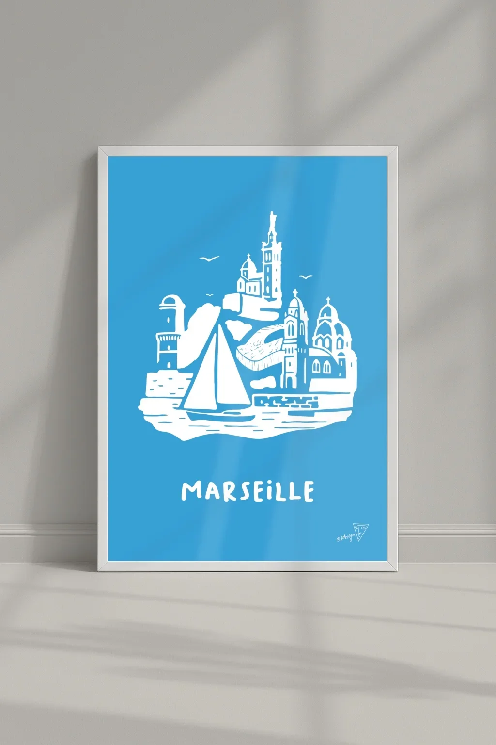 Affiche ville Marseille dans un cadre, illustration graphique bleu et blanche du Sud-Est