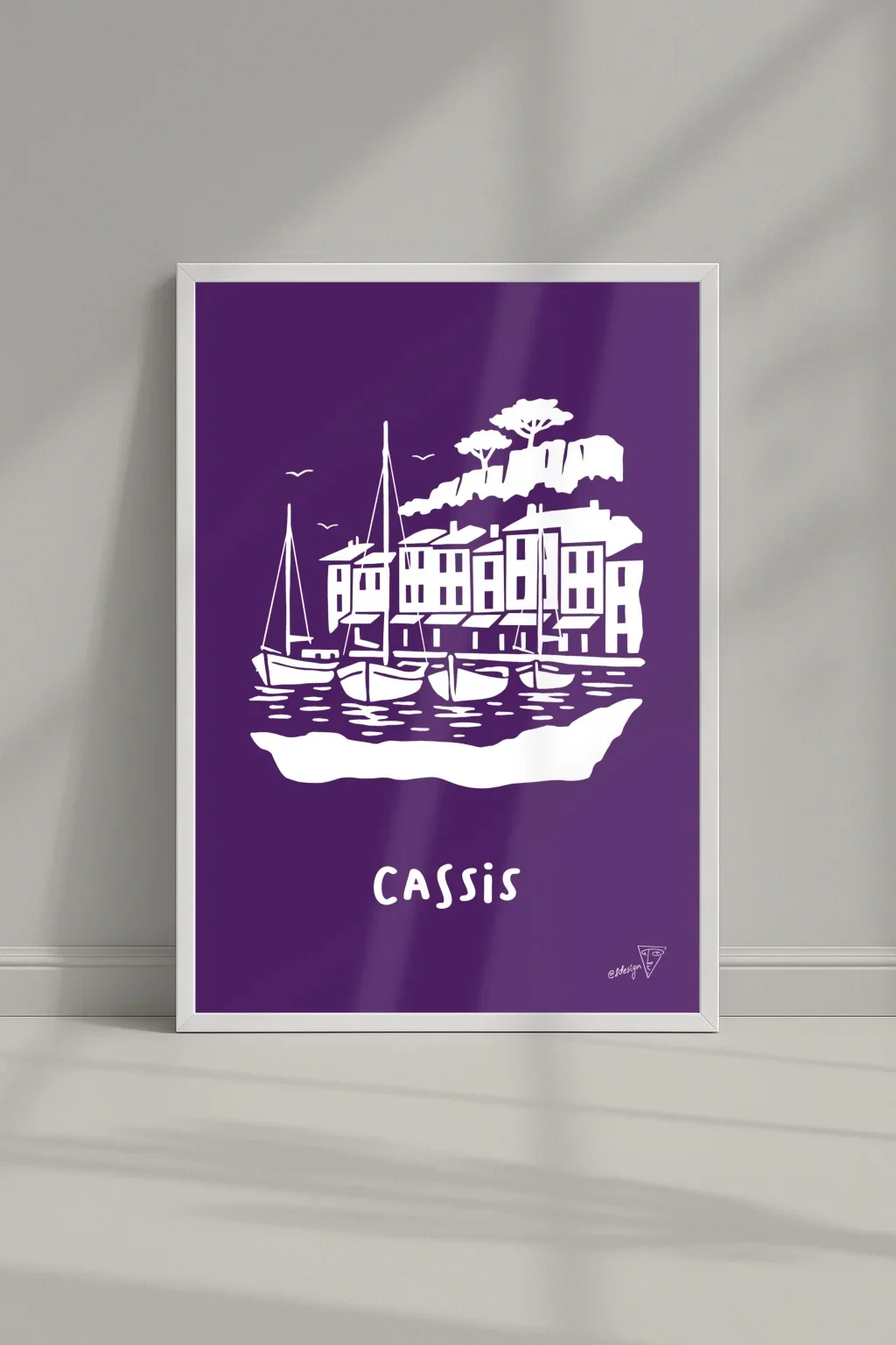 Affiche ville Cassis dans un cadre, illustration graphique violette et blanche du Sud-Est