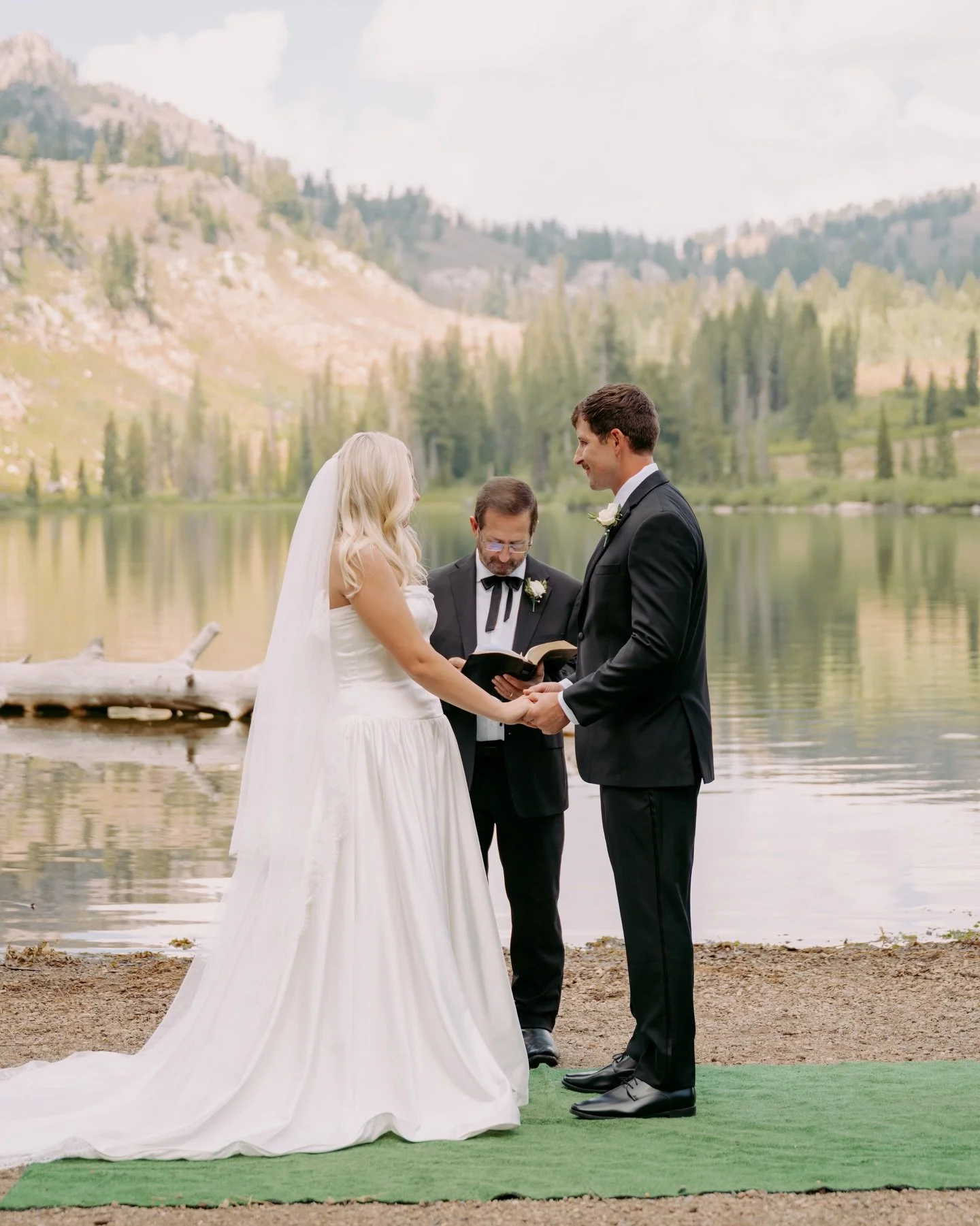 The most perfect lake wedding🕊️I love getting to photograph weddings in new places!

Wedding season is starting to creep back in again and I&rsquo;m sooo excited! My calendar is starting to fill up; if you&rsquo;re interested in booking with me for 