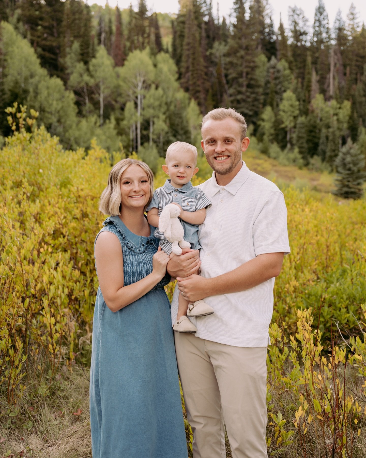 I love taking photos for family! Especially the ones who I got to grow up with. I love seeing all of the changes throughout the years. Family photos are truly one of the best investments out there.🤍

#utahfamilyphotographer #utahphotographer #utahph