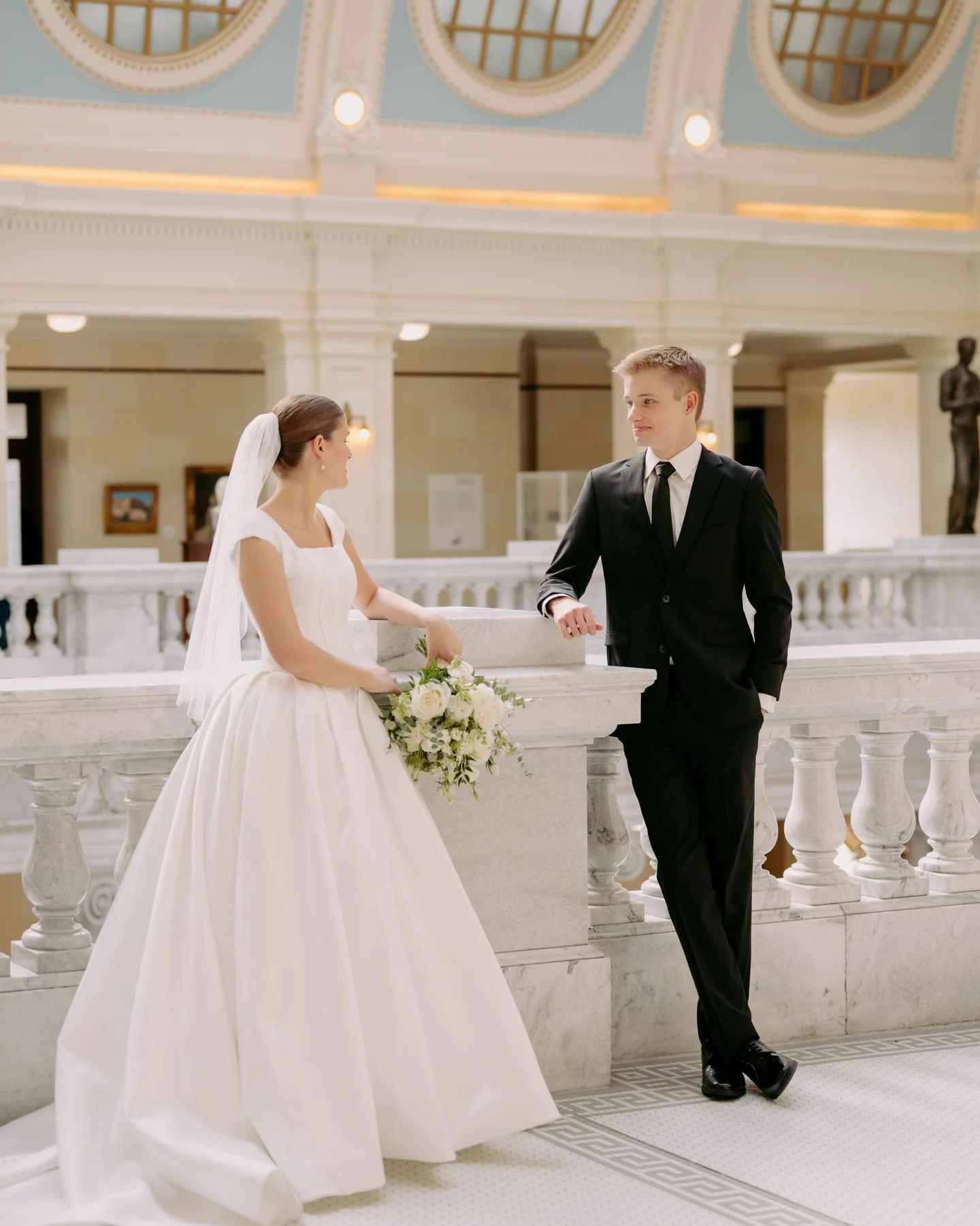 Bridals at the Capitol during this time of a year is always a go!! You can stay warm, clean and avoid any wind. Oh and it&rsquo;s also stunning!✨

#utahweddingphotographer #utahphotographer #utahwedding #utahbride #bridalphotography