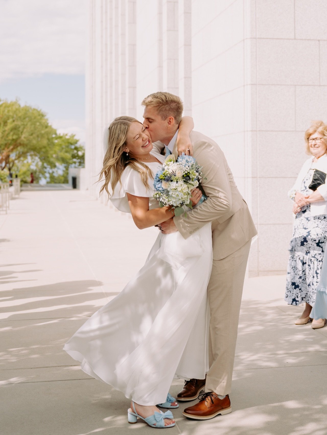 I&rsquo;ve been LOVING the baby blues in weddings so much lately! It&rsquo;s timeless and classy🤍
⠀⠀⠀⠀⠀⠀⠀⠀⠀
#utahweddingphotographer #utahwedding #weddingphotographer #utahbride #weddingdayphotos