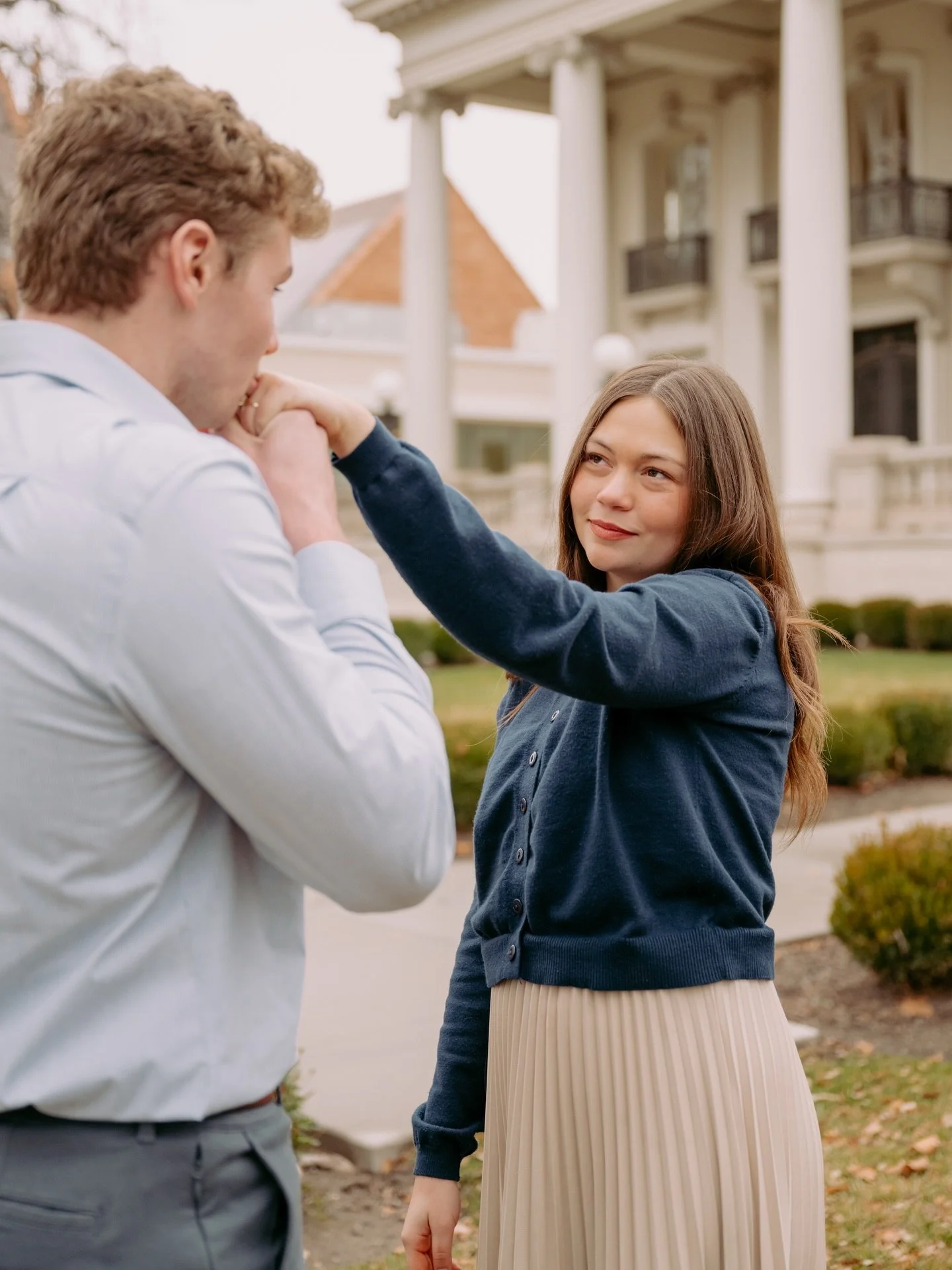 Sooo these were taken in January&hellip; let that sink in for a minute. Selfishly I&rsquo;m loving this weather as a summer girl.💛🌼🌱

#utahphotographer #utahweddingphotographer #engagementphotography #weddingphotographer #weddingdetails