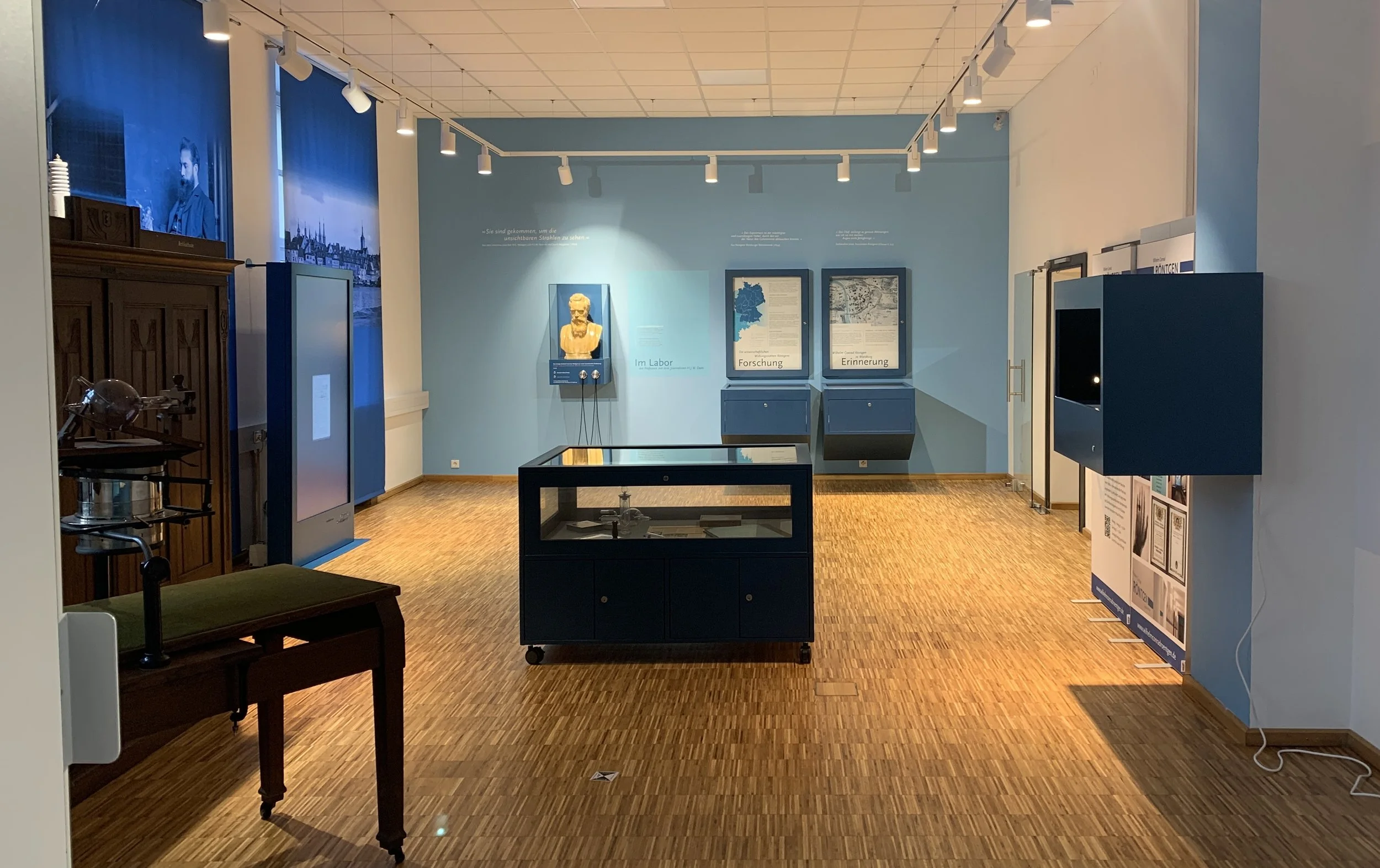 Eingansraum-Foto Röntgen-Kuratorium Würzburg e.V..jpg