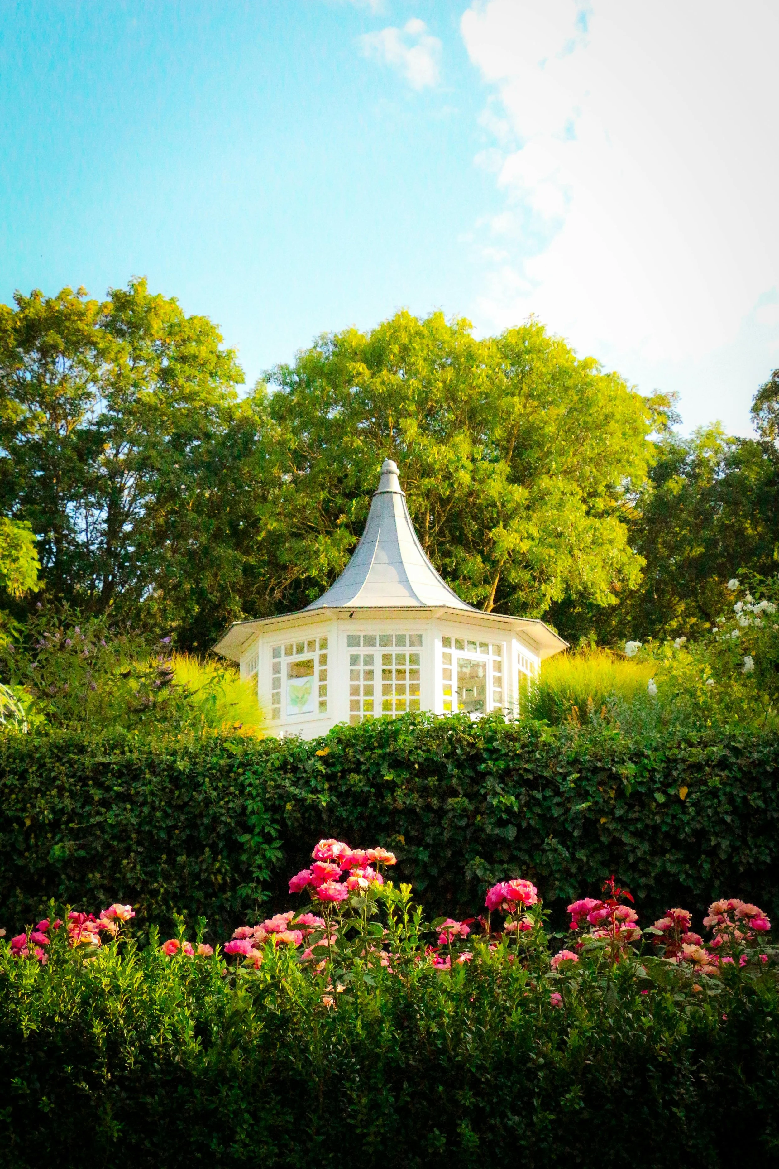 Pavillion im Rosengarten pixabay.jpg