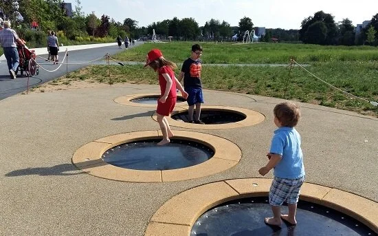 Wasserspielplatz-Hubland-trampolin-klein1 Würzburg für Kids.jpg