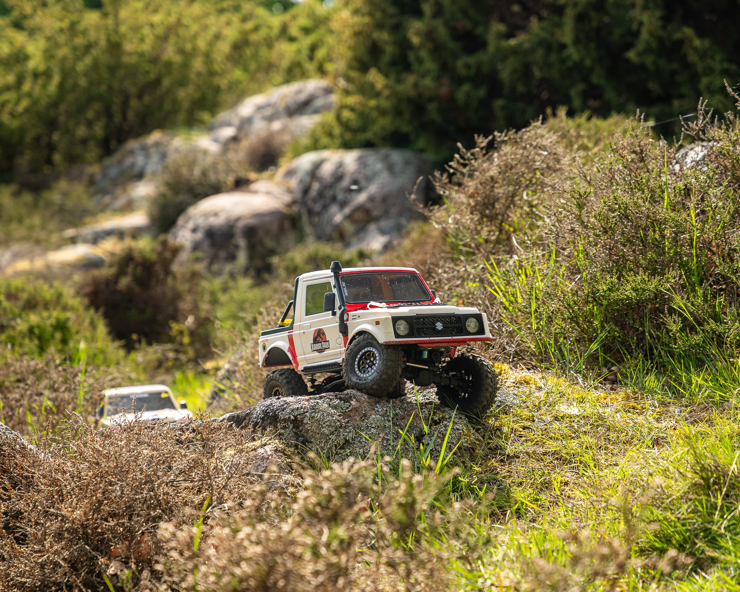 Suzuki Jimny climbing a cliff