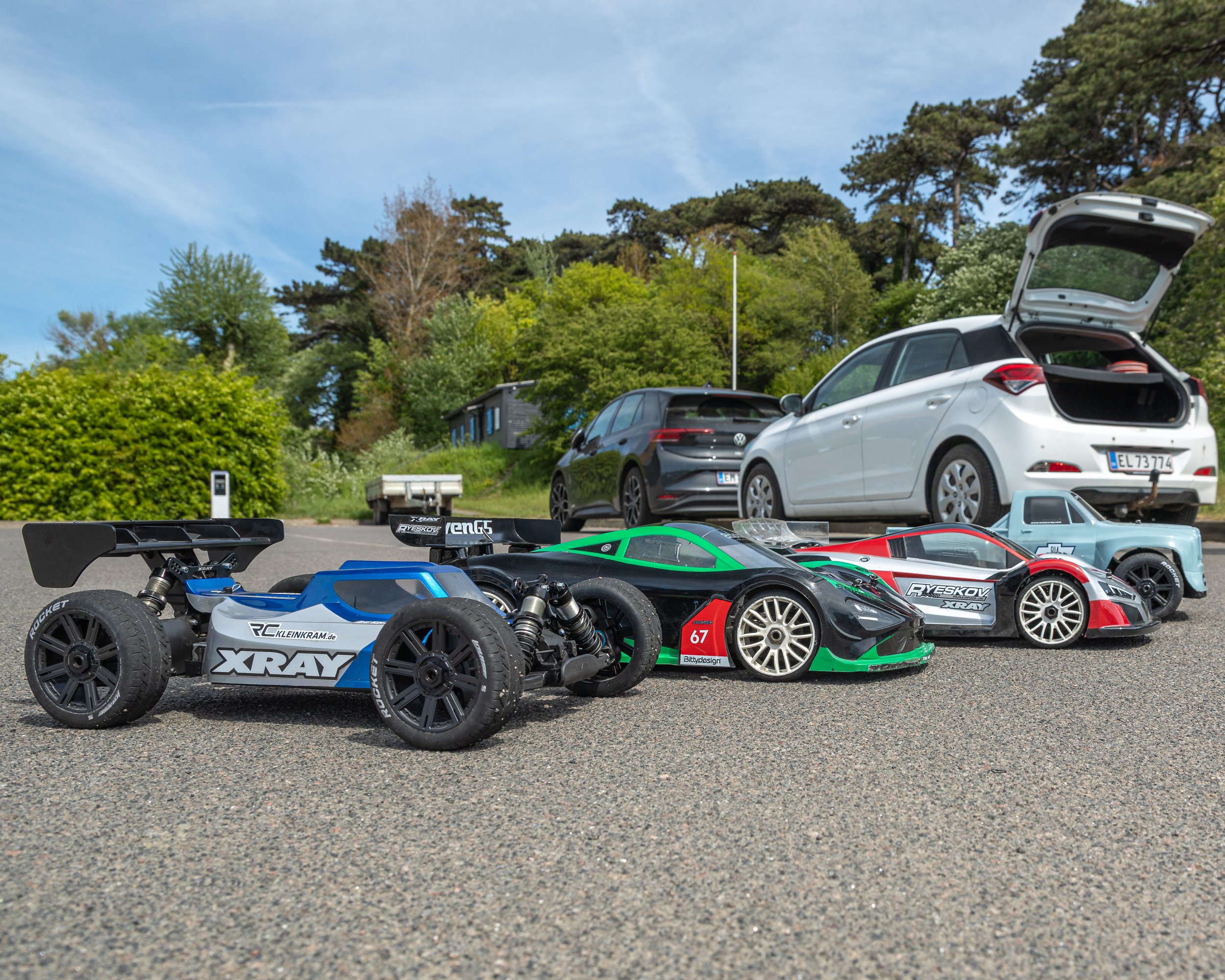 XRAY RC GT race cars