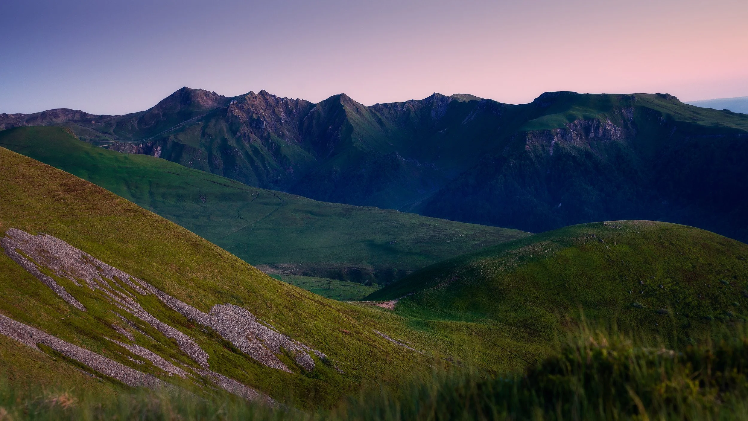 Crépuscule sur les Monts Dore