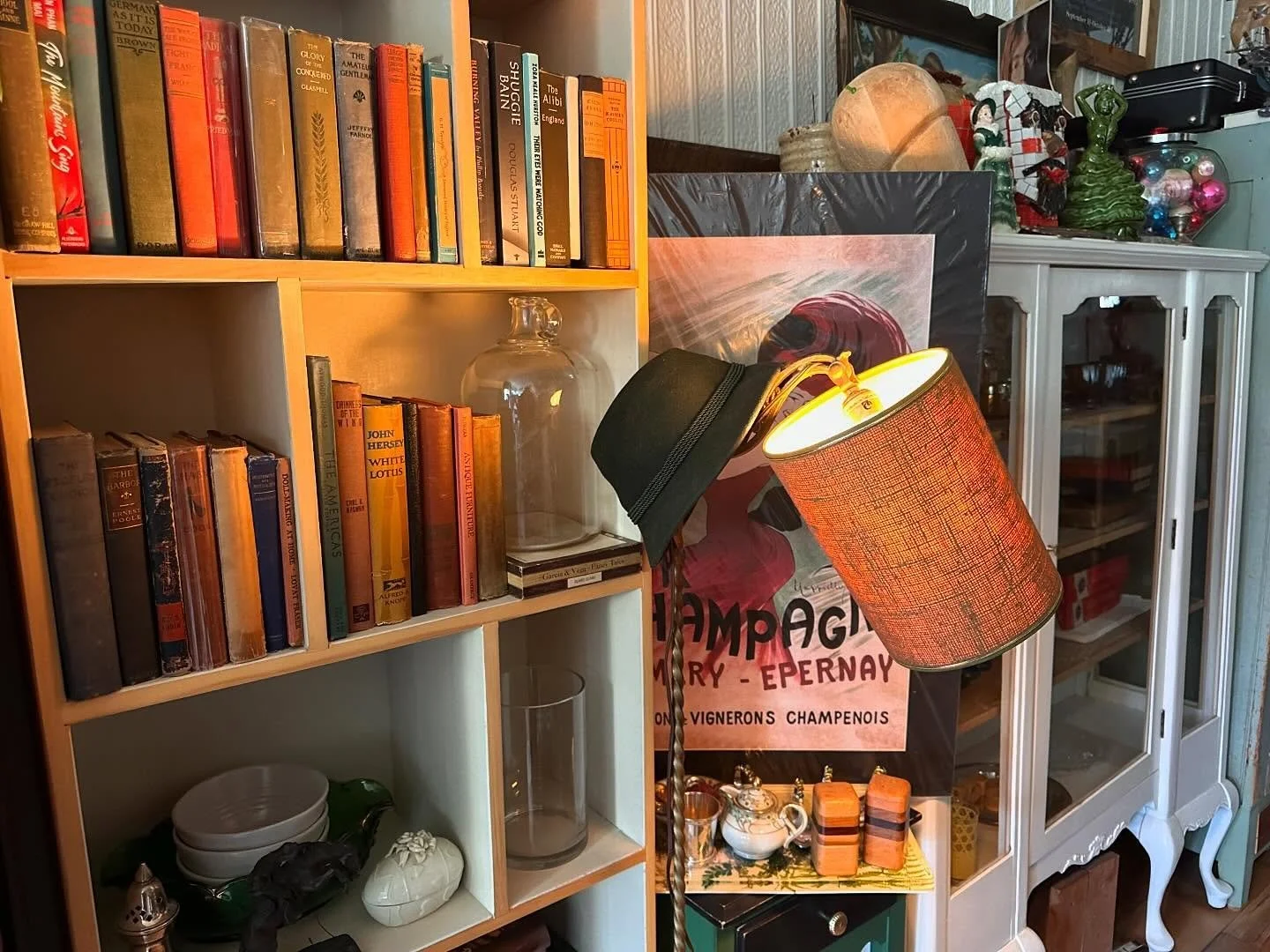 come and curate a vibe in your home and life like no other with our beautiful pieces, knickknacks, art, books, and clothes 🍀