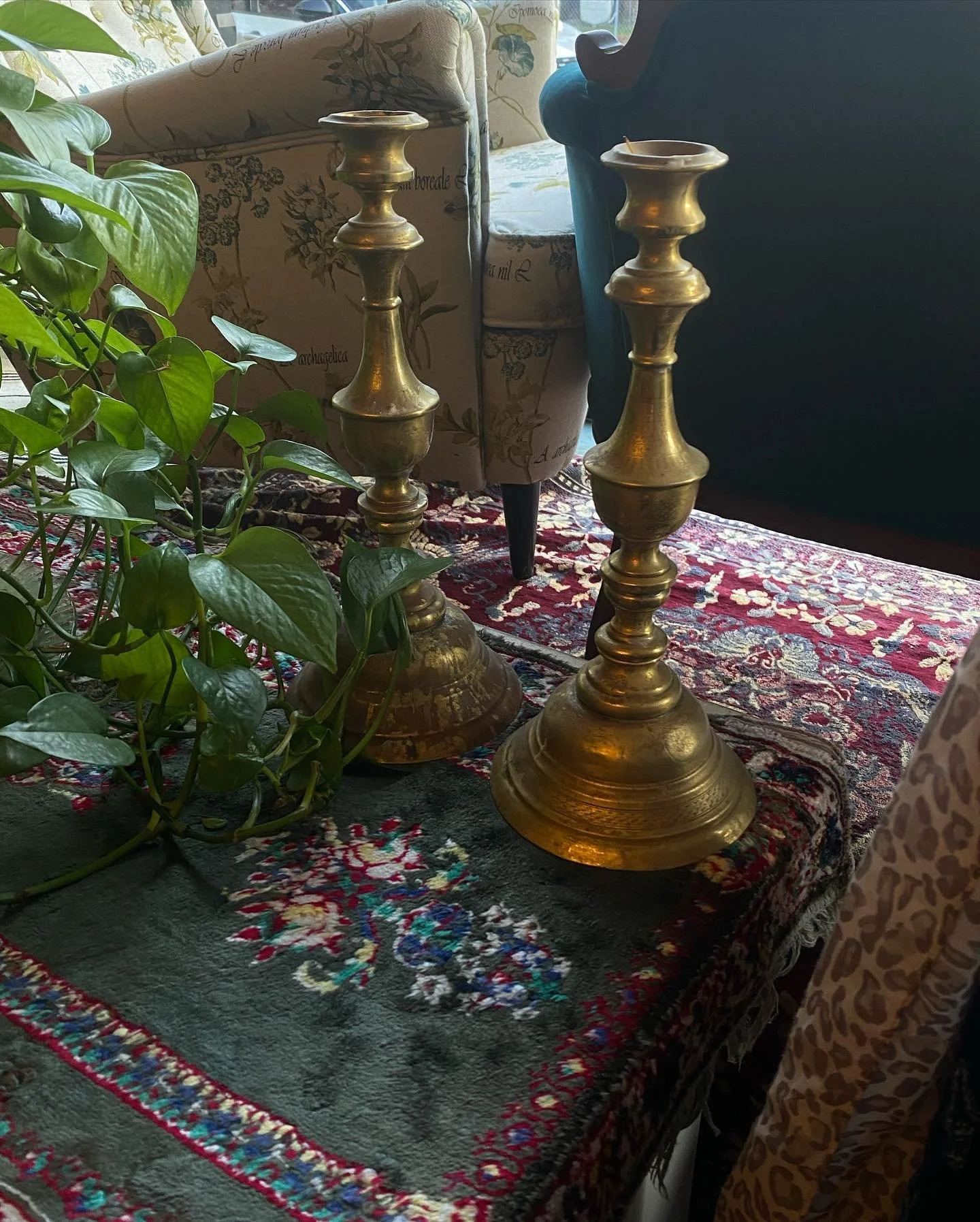 a variety of candlestick holders to light up your space 🕯️ 

DM for questions/prices

#davissquare #vintage