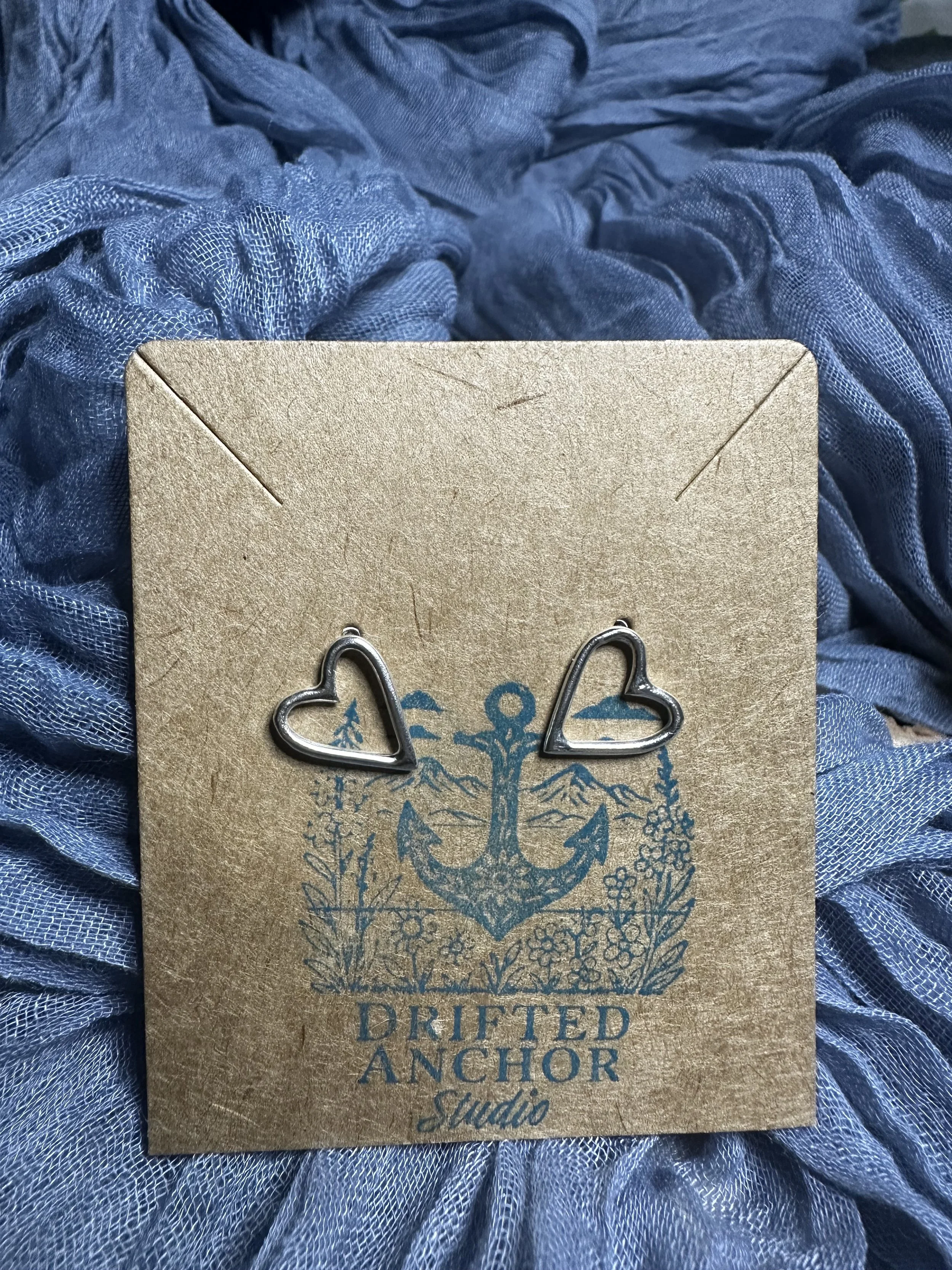 Dainty Heart Earrings - Large